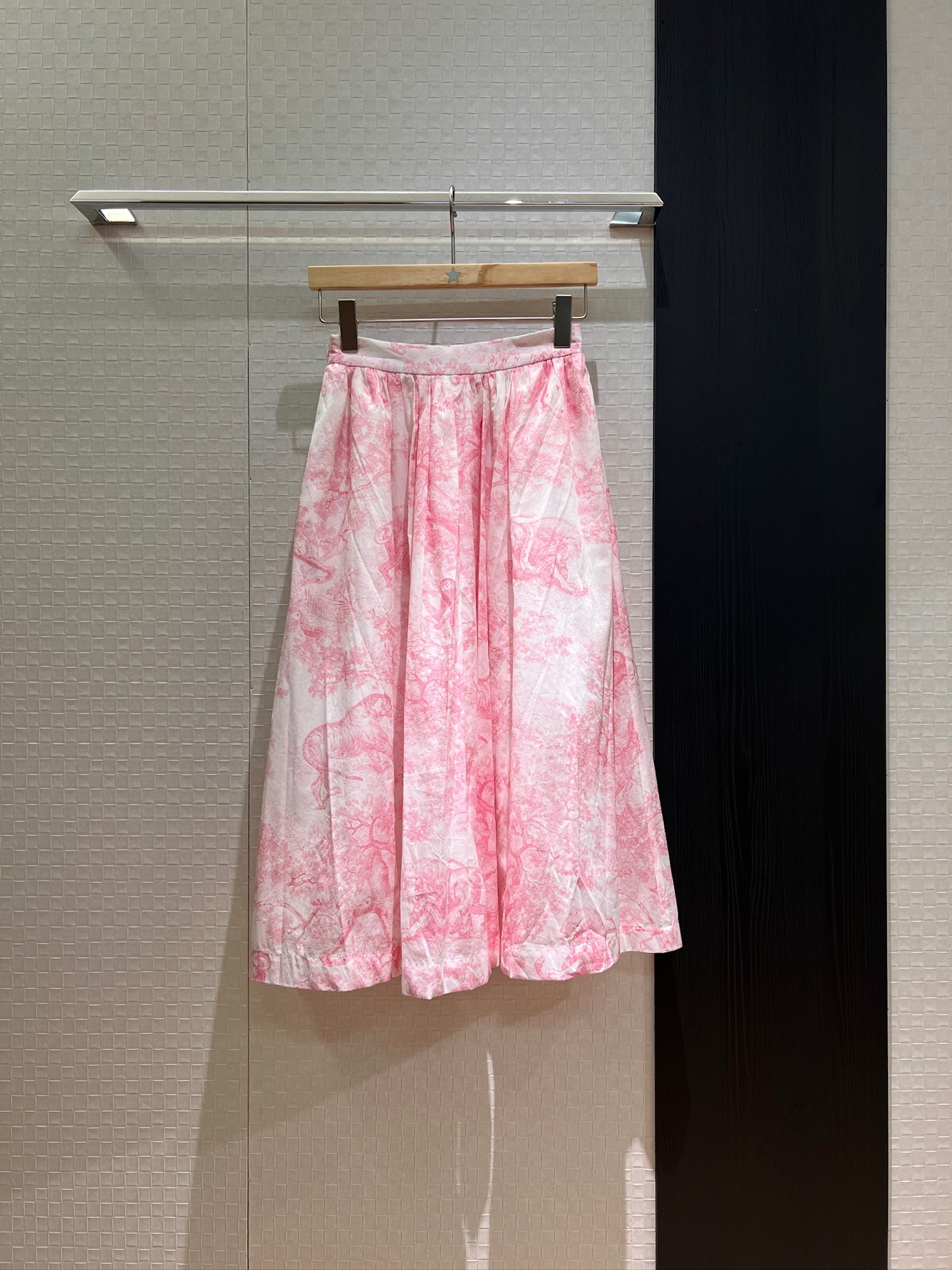 NO:422779,New Ruyi beast printed skirt, classic cotton and linen fabric, pockets on both sides, can be worn with the same shirt, T-shirt, temperament and versatile, must-have green and pink SML, skirts, tees, t-shirt, alexander wang19860909新款茹伊猛兽印花半裙 经典棉麻面料 两侧有口袋 可搭同款衬衣T恤气质百搭 减龄必备绿色粉色 SML,,skirts,tees，t-shirt,alexander wang,Women's clothing