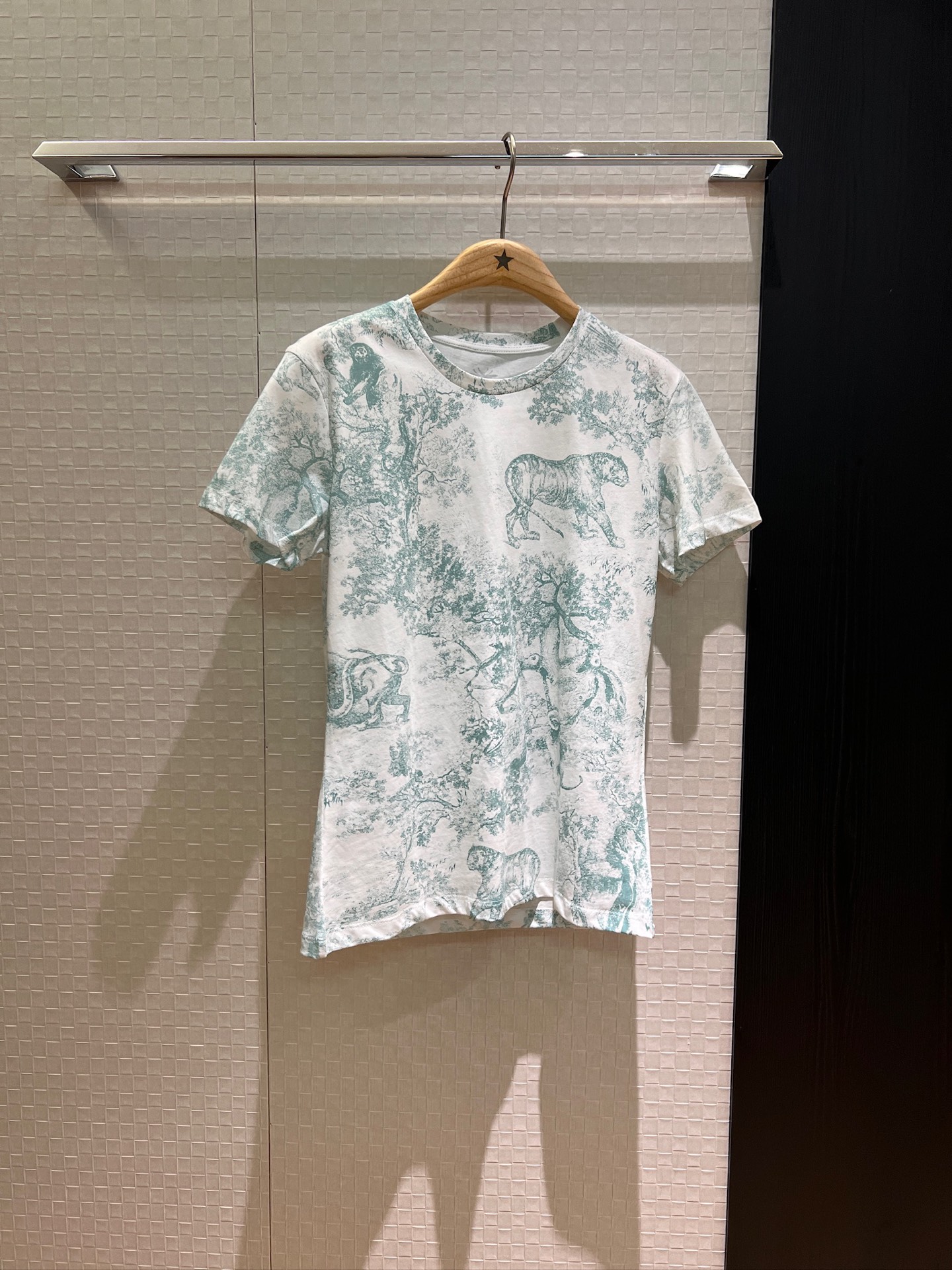 NO:422789,New Mushroom Tiger Print T-shirt Reducing Age-reducing Refreshing Casual Beach Wave Green Pink SML, Tees, t-shirt, alexander wang19860909新款菇伊猛虎印花T恤减龄百搭 清爽休闲 沙滩海浪绿色粉色 SML,,tees，t-shirt,alexander wang,Women's clothing