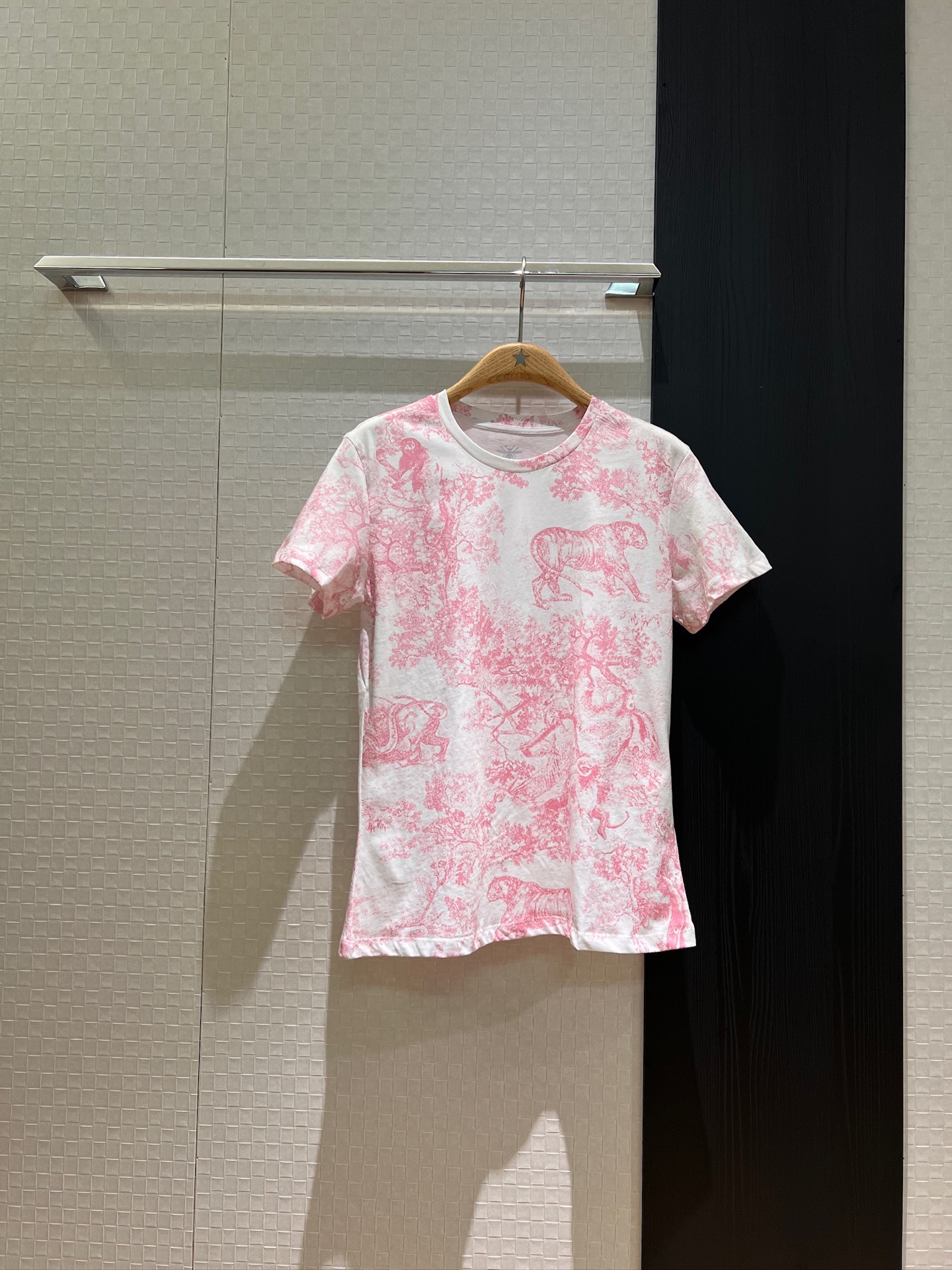 NO:422807,New Mushroom Tiger Print T-shirt Reducing Age-reducing Refreshing Casual Beach Wave Green Pink SML, Tees, t-shirt, alexander wang19860909新款菇伊猛虎印花T恤减龄百搭 清爽休闲 沙滩海浪绿色粉色 SML,,tees，t-shirt,alexander wang,Women's clothing