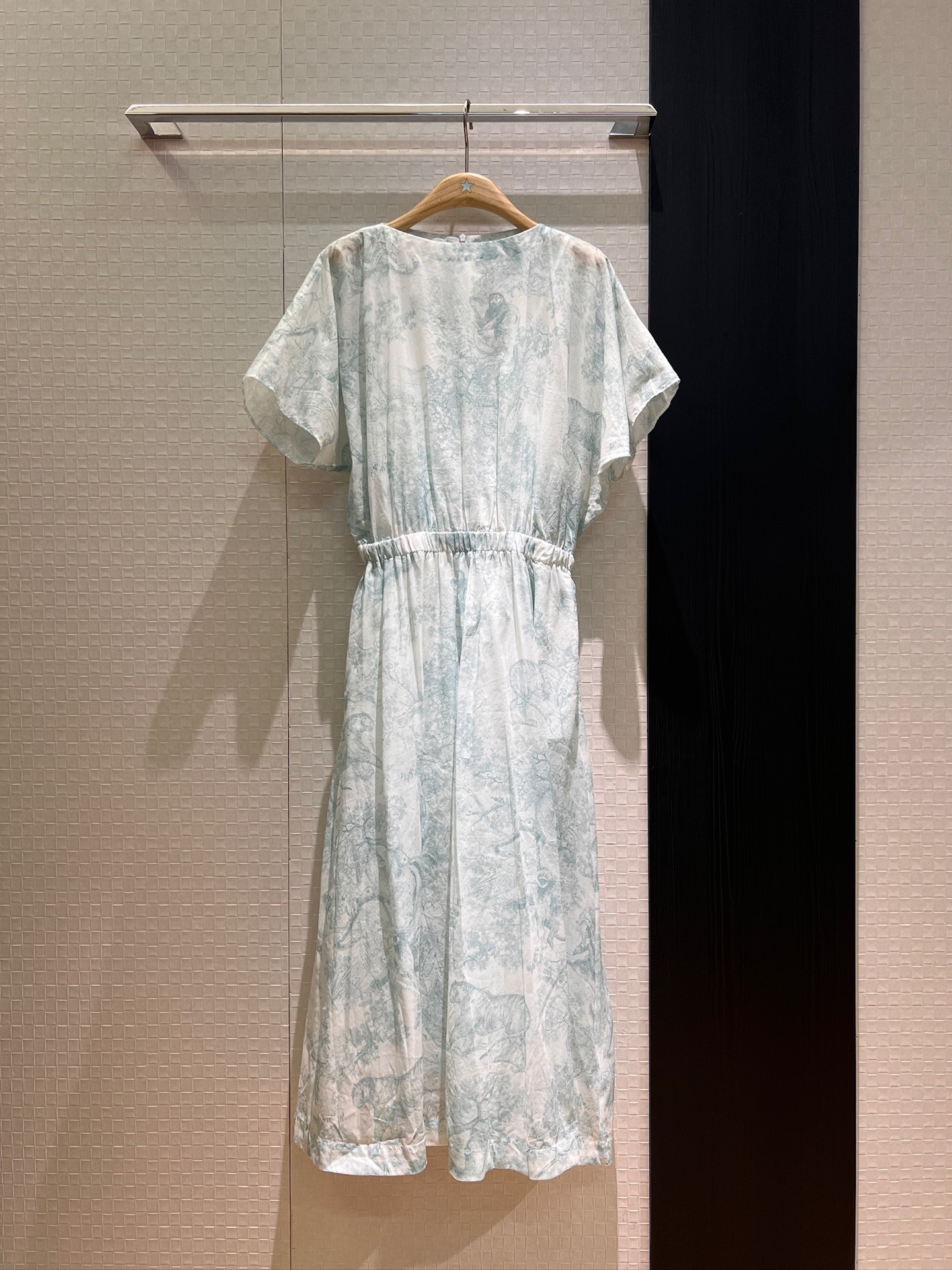 NO:422925,New Ruyi beast printed round neck dress, drop rotator sleeve elastic waist design, two-piece long skirt delivery suspender petticoat skirt, pockets on both sides vacation and casual Pink green SML, skirts, alexander wang19860909新款茹伊猛兽印花圆领连衣裙 落肩袖松紧腰设计 两件套长裙配送吊带衬裙 两侧有口袋度假休闲 粉色绿色 SML,,skirts,alexander wang,Women's clothing