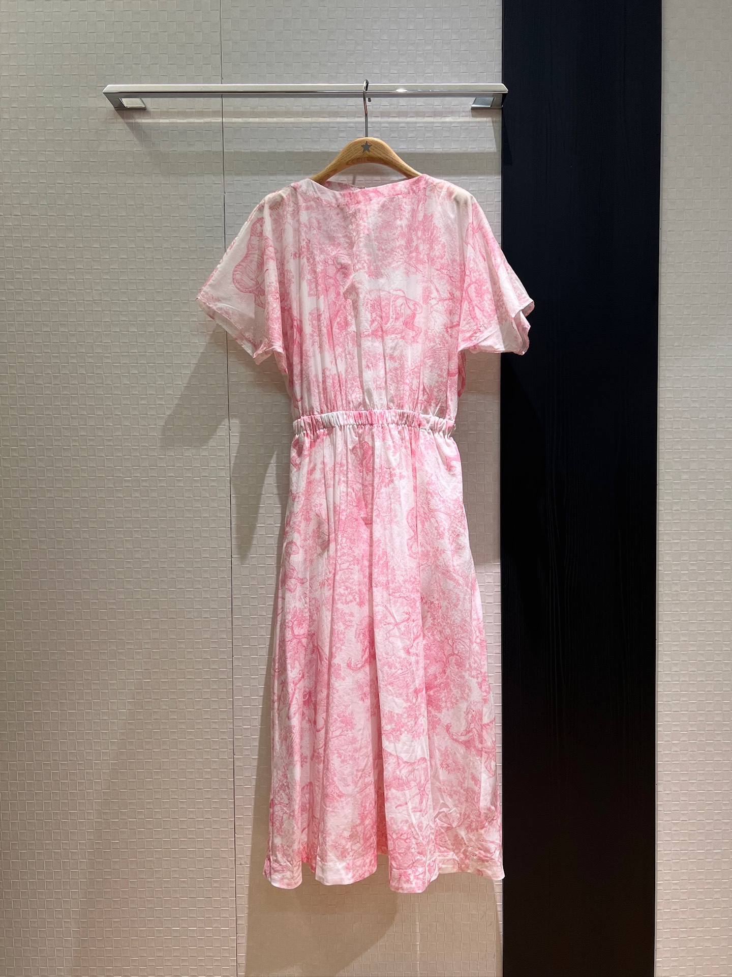 NO:422944,New Ruyi beast printed round neck dress, drop rotator sleeve elastic waist design, two-piece long skirt delivery suspender petticoat skirt, pockets on both sides vacation and casual Pink green SML, skirts, alexander wang19860909新款茹伊猛兽印花圆领连衣裙 落肩袖松紧腰设计 两件套长裙配送吊带衬裙 两侧有口袋度假休闲 粉色绿色 SML,,skirts,alexander wang,Women's clothing
