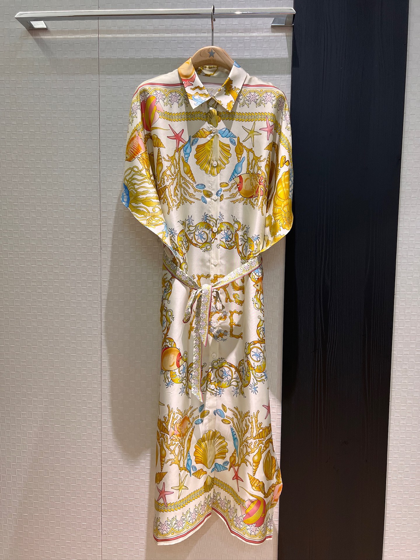 NO:424382,New Versace Starfish Shell Positioned Print Silk Twill Silk Dress Heavy Silk Cape Design Long Skirt Delivery Belt Lazy Vacation Casual Outdoor Style Celebrity Temperament S-XL, versace, versace, skirts, real silk, alexander wang19860909新款Versace范思哲 海星贝壳定位印花真丝斜纹真丝连衣裙 重磅真丝 斗篷式设计长裙配送腰带 慵懒度假休闲外搭 名媛气质 S-XL,,versace,versace,skirts,real silk,alexander wang,Women's clothing