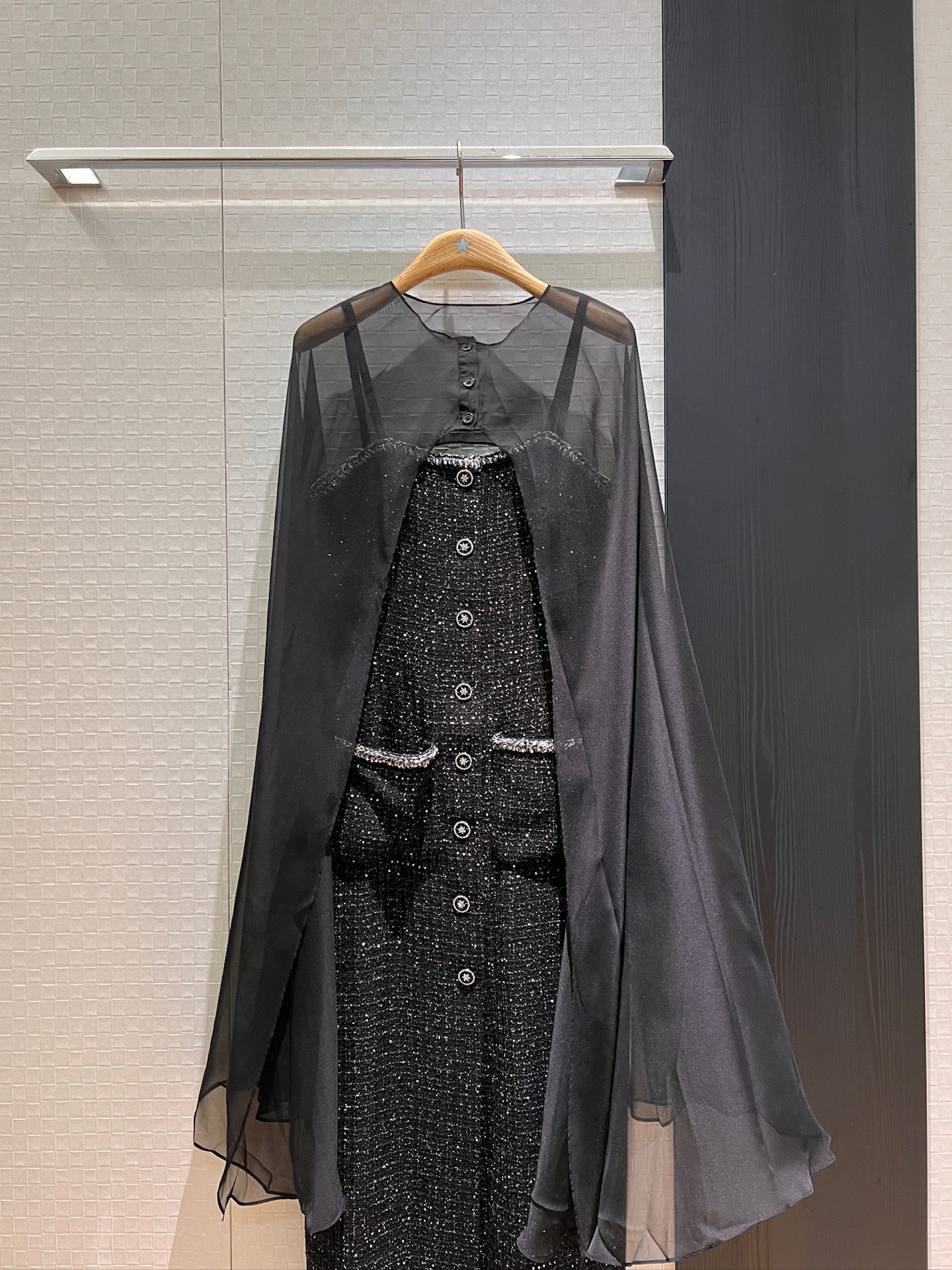 NO:426525,New show, same style as Zhang Junning, two-piece set of mesh shawls, tweed suspender dress, long skirt, open-button, elegant temperament, celebrity style SML, skirts, shawls, alexander wang19860909新款走秀 张钧甯同款 两件套网纱披肩粗花呢吊带连衣裙长裙 开模扣子优雅气质 名媛范儿 SML,,skirts,shawls,alexander wang,Women's clothing