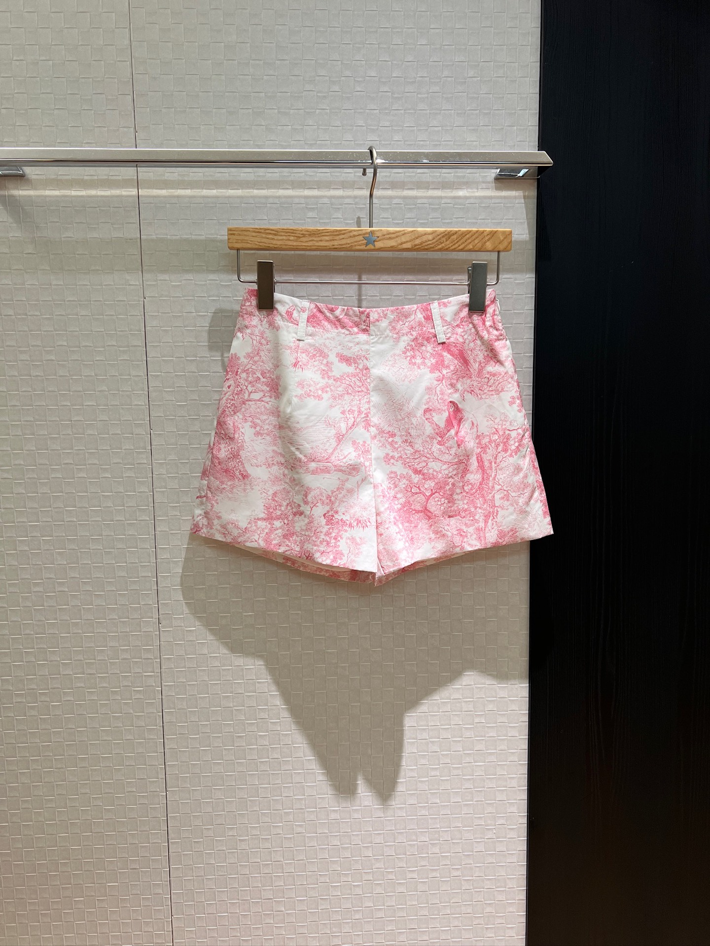 NO:427895,New classic Juyi printed high-waist shorts cotton fabric A-line style fashionable and casual age-reducing versatile green pink SML, shorts, alexander wang19860909新款经典茹伊印花高腰短裤棉质面料 A字版型 时尚休闲 减龄百搭绿色粉色 SML,,shorts,alexander wang,Women's clothing