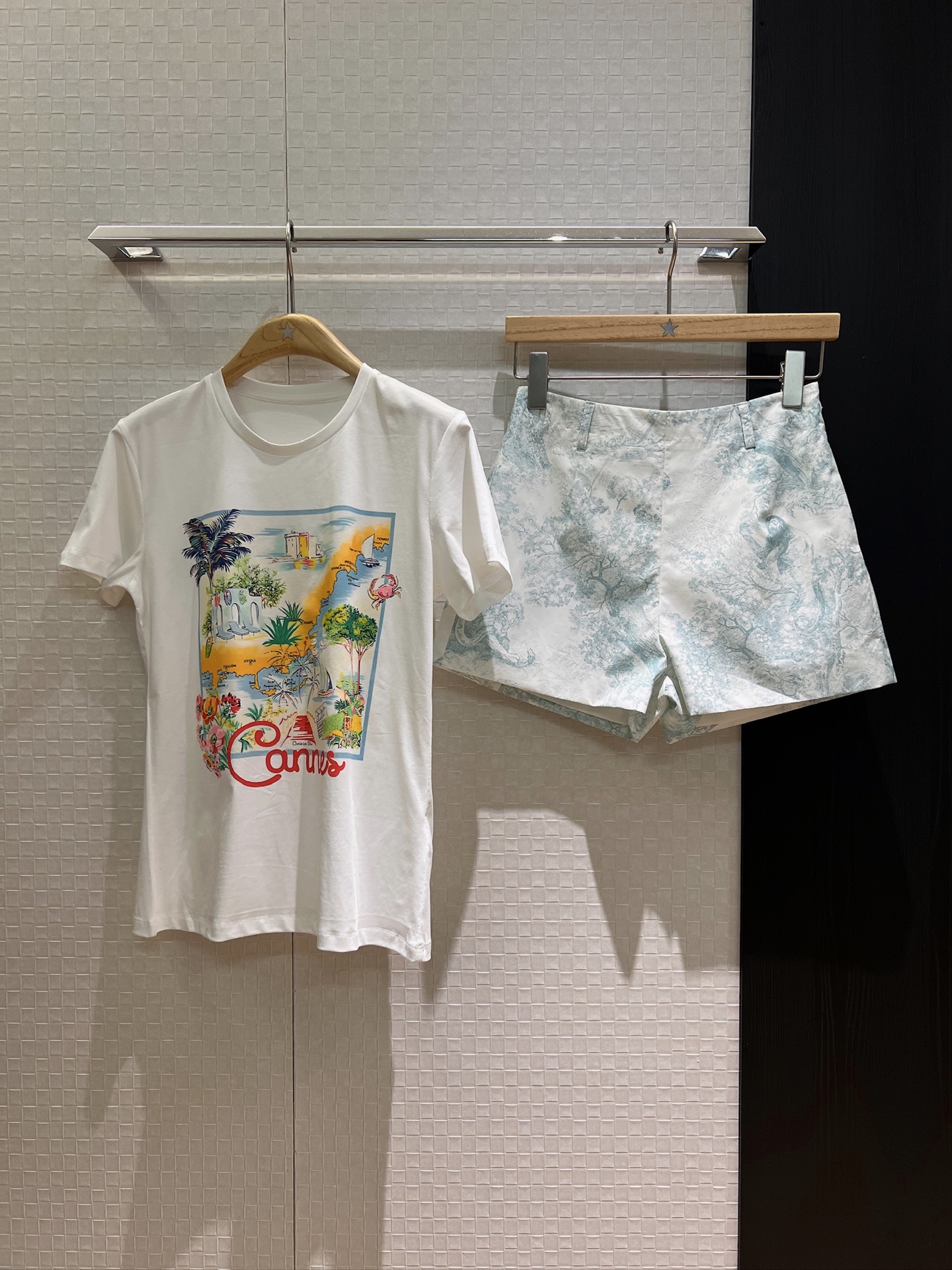 NO:427859,New Souvenir City Limited Series Landmarks and Attractions Printed T-shirt Hand-drawn Illustrations Age-reducing versatile SML, tees, t-shirt, alexander wang19860909新款souvenir城市限定系列 地标景点印花T恤手绘插画 减龄百搭 SML,,tees，t-shirt,alexander wang,Women's clothing