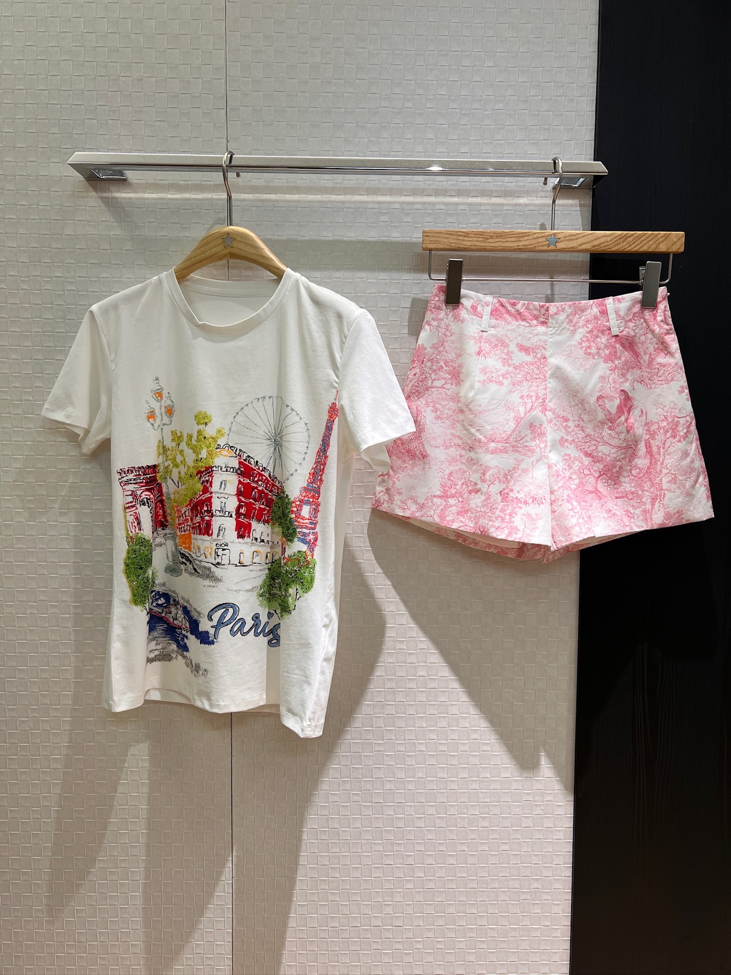 NO:427865,New Souvenir City Limited Series Landmark Street View Printed T-shirt Hand-drawn Illustrations of age-reducing versatile SML82240,,tees,t-shirt,alexander wang19860909新款souvenir城市限定系列 地标街景印花T恤手绘插画 减龄百搭 SML82240,,tees，t-shirt,alexander wang,Women's clothing