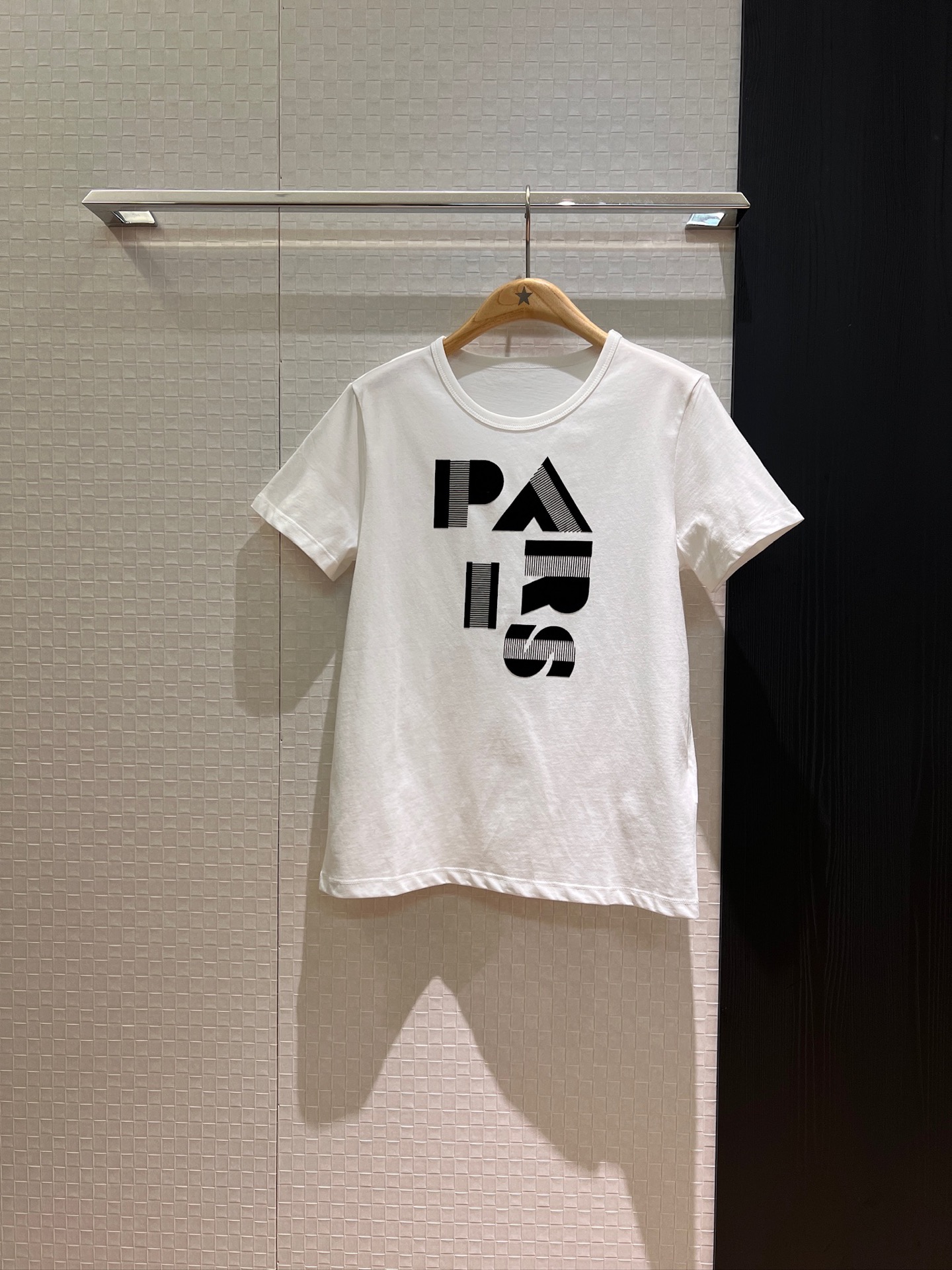 NO:427894,New letter printed T-shirt pairs simple casual contrast letters maroon khaki white SML, tees, t-shirt, alexander wang19860909新款字母印花T恤 pairs简单休闲 撞色字母 枣红卡其白色 SML,,tees，t-shirt,alexander wang,Women's clothing