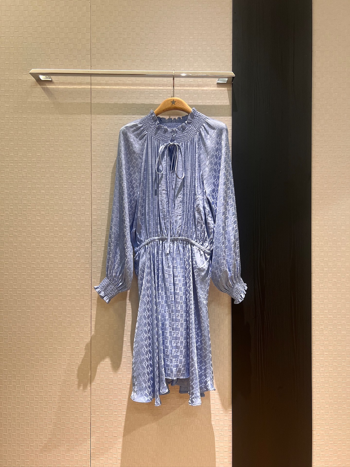 NO:427919,New style is coming to double F jacquard neckline hollow lace decorative dress lantern sleeves Elastic waist lazy temperament elegant commuting celebrity style SML, skirts, alexander wang19860909新款来袭双F提花打揽领口镂空系带装饰连衣裙灯笼袖 松紧腰 慵懒气质优雅通勤 名媛范儿 SML,,skirts,alexander wang,Women's clothing