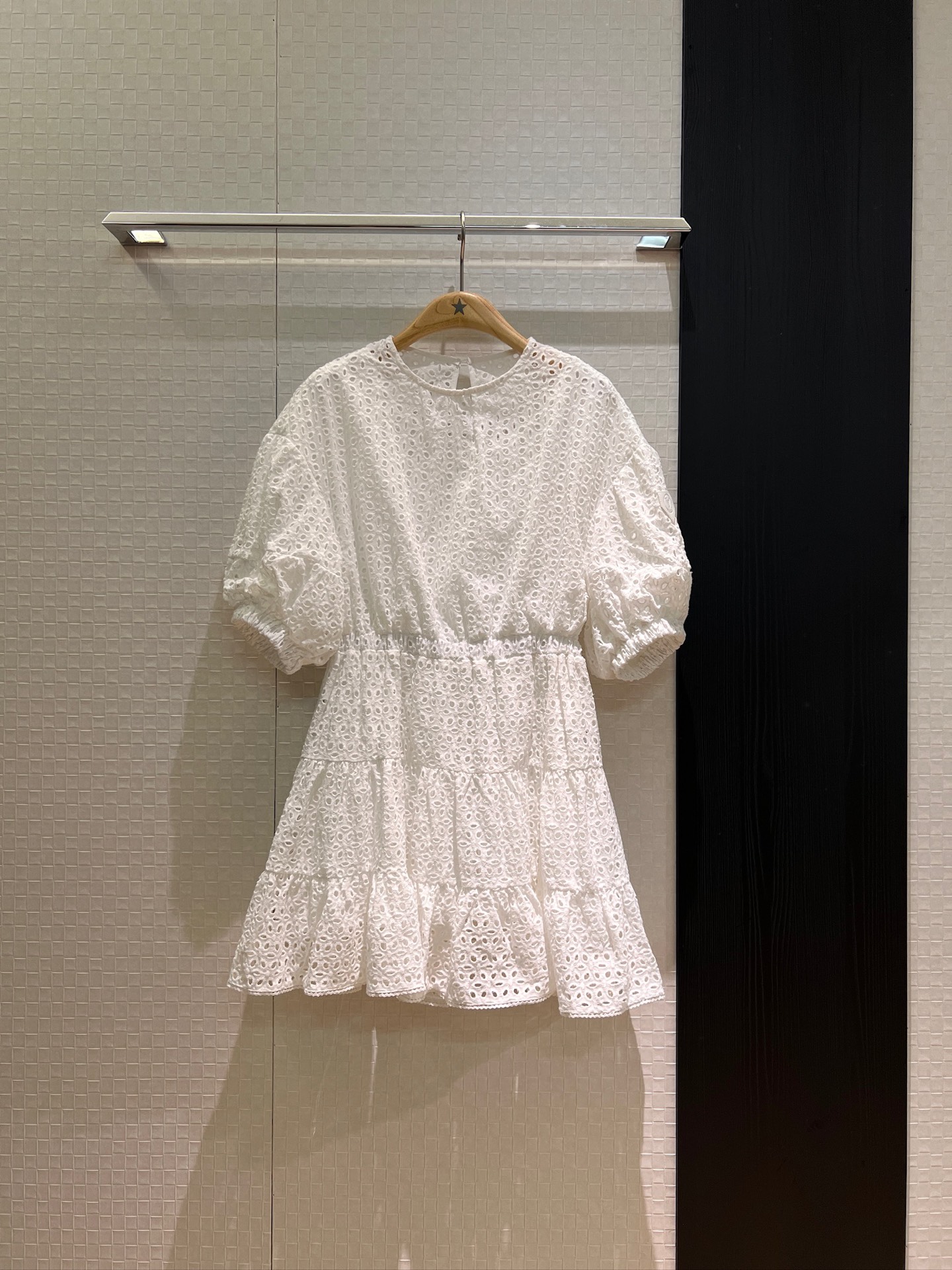 NO:428678,New heavy industry embroidered hollow burnt lantern puff sleeve dress spliced ​​cake skirt sweet and age-reducing temperament of celebrity SML, skirts, alexander wang19860909新款重工刺绣镂空烧花灯笼泡泡袖连衣裙拼接蛋糕裙摆甜美减龄 名媛气质 SML,,skirts,alexander wang,Women's clothing