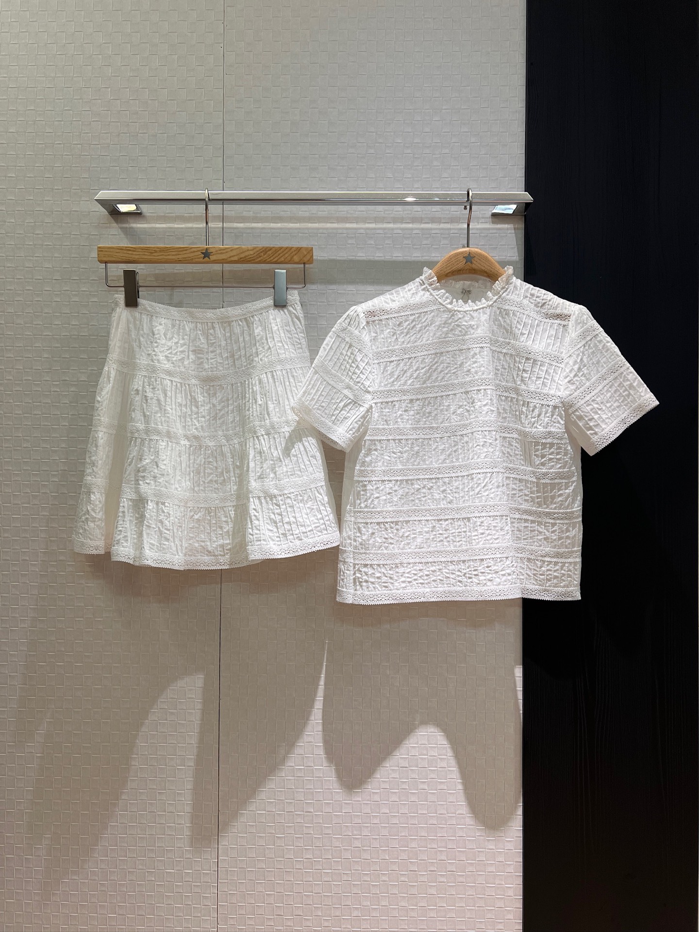 NO:429243,Top Skirt New Arc de Triomphe lace paired strip fabric Lace collar short-sleeved top A-line skirt Sweet temperament Cute and versatile must-have SML, skirts, T-shirt, alexander wang19860909上衣 半裙新款凯旋门蕾丝对条拼接打条面料 蕾丝领短袖上衣A字半裙 气质甜美 可爱百搭 度假必备SML,,skirts,T-shirt,alexander wang,Women's clothing