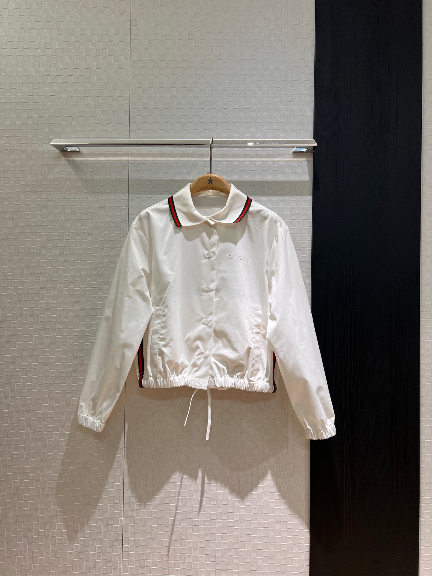 NO:429302,New ribbed lapel red and green webbing jacket embroidered logo letters on chest, elastic hem can drawstring tie casual and simple SML, jackets & coats,alexander wang19860909新款罗纹翻领红绿织带外套胸前刺绣logo字母 下摆松紧可抽绳系带休闲简单 SML,,jackets & coats,alexander wang,Women's clothing