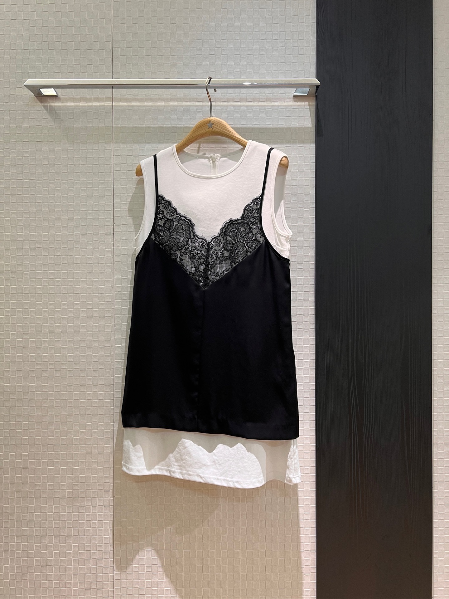 NO:430011,New acetate lace suspender skirt with a small white vest T-skirt. Two-piece French lazy feeling. Exquisite and age-reducing. Cute and versatile SML, skirts, alexander wang19860909新款醋酸蕾丝吊带裙搭配小白背心T裙 两件套法式慵懒感 精致减龄 可爱百搭SML,,skirts,alexander wang,Women's clothing