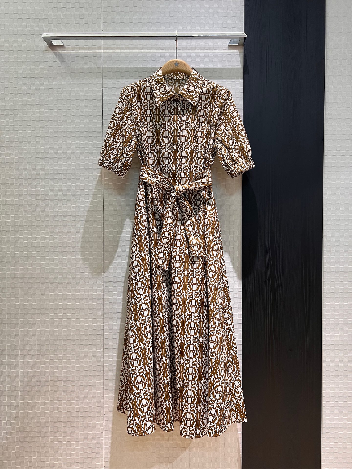 NO:430014,New M letters full-print lapel dress, long skirt, cotton texture, belt, waist slimming, pockets on both sides, casual and simple, commuting without picky people SML, skirts, alexander wang19860909新款来袭M字母满印翻领连衣裙 长裙棉布质地 系腰带收腰显瘦两侧有口袋 休闲简约 通勤不挑人 SML,,skirts,alexander wang,Women's clothing