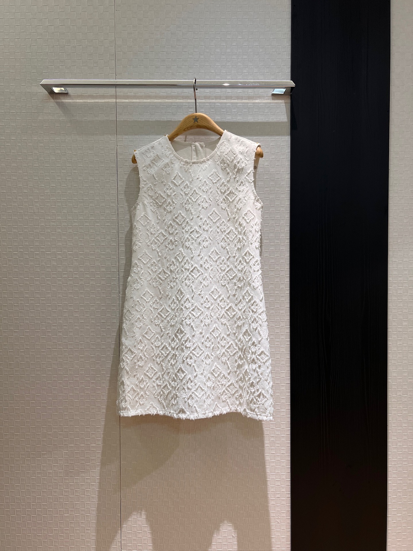 NO:430637,New style recommended white presbyterian jacquard denim sleeveless vest dress simple slim fit with pockets on both sides color combination behind leather zipper temperament commuting, age-reducing versatile SML, skirts, alexander wang19860909新款推荐白色老花提花牛仔 无袖背心连衣裙简约修身 两侧有口袋 背后拼色 皮饰拉锁气质通勤 减龄百搭 SML,,skirts,alexander wang,Women's clothing