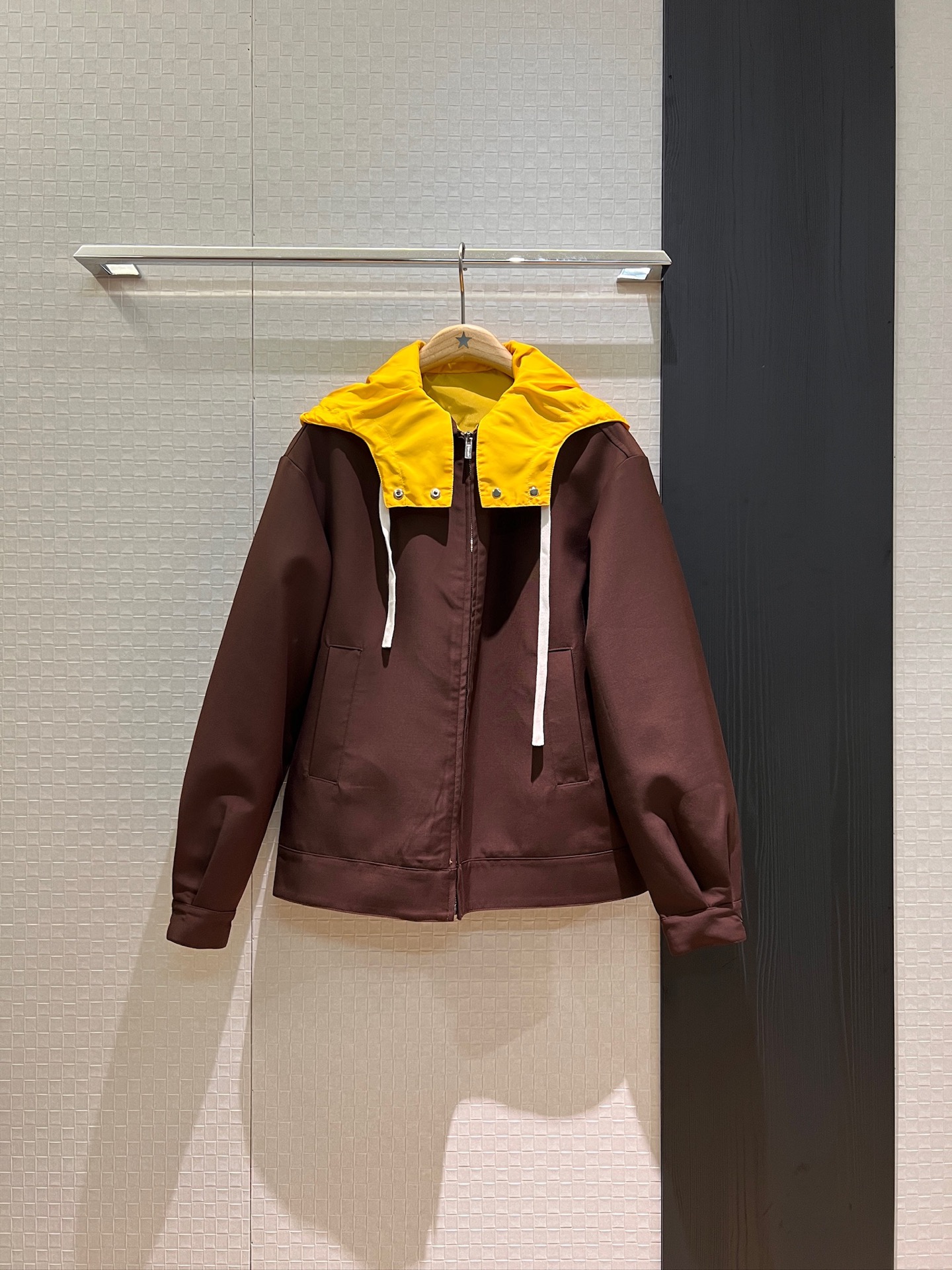 NO:430648,The new contrasting hooded styling fake two-piece design in early autumn casual jacket miu style dressing simple layering personality fashion aura full of big brand style SML, miumiu, jackets & coats, jackets & coats, hats, alexander wang19860909早秋新款撞色连帽拼接假两件设计 休闲夹克外套 miu系穿搭 简约层次感 个性时尚 气场全开大牌范儿 SML,,miumiu,jackets & coats,jackets & coats,hats,alexander wang,Women's clothing