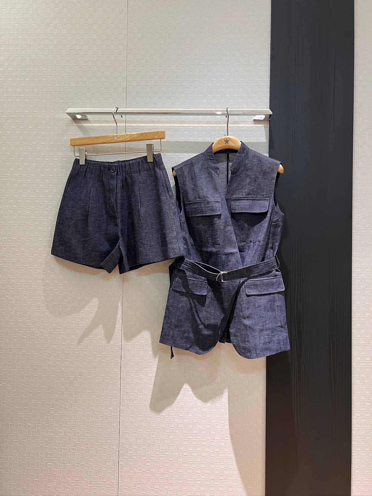 NO:431433,New style is coming BC denim linen suit, stand collar belt vest jacket elastic waist suit shorts, work patch bag decoration, old-fashioned style with casual and fashionable, handsome sweet SML, shorts, jackets & coats, business suit, alexander wang19860909新款来袭BC牛仔色亚麻套装 立领系腰带马甲外套松紧腰西装短裤 工装贴袋装饰 老钱风搭配休闲时尚 帅气甜飒SML,,shorts,jackets & coats,business suit,alexander wang,Women's clothing