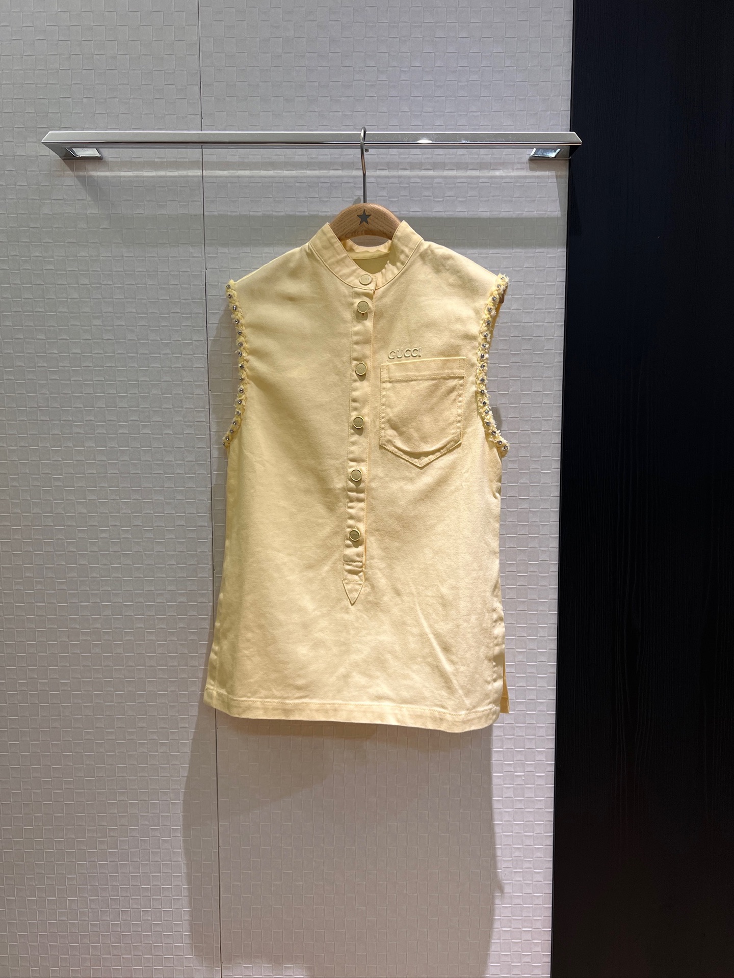 NO:432161,New style nail drilled lace-edged sleeveless denim mid-length vest top with chest pocket embroidered logo letters hardware mold opening hem slit match with the same shorts skirt yellow pink SML, skirts, shorts, alexander wang19860909新款钉钻毛边无袖牛仔中长款背心上衣胸前口袋刺绣logo字母五金开模 下摆开叉 搭同款短裤半裙 黄色粉色 SML,,skirts,shorts,alexander wang,Women's clothing