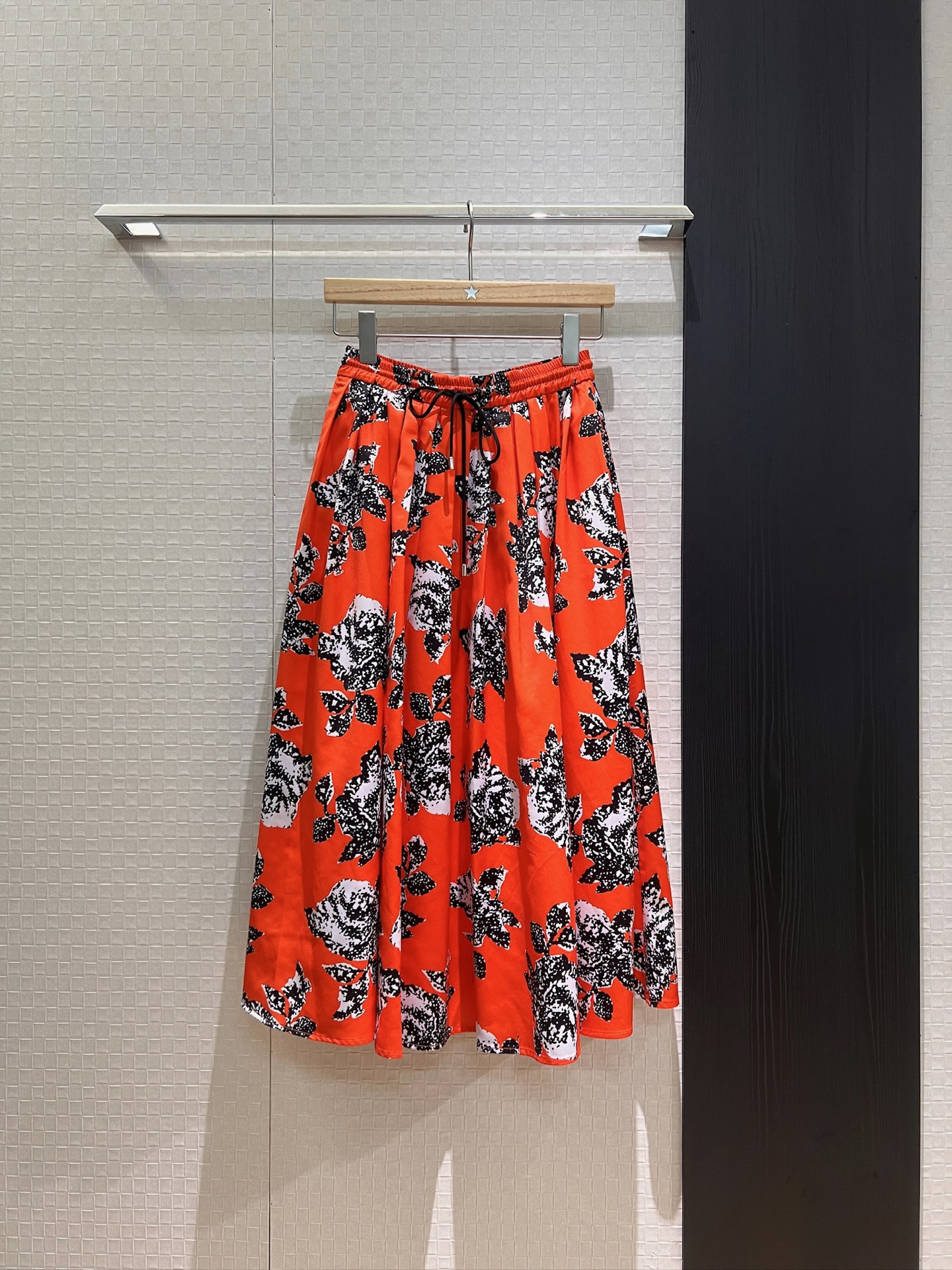 NO:433075,The same style of the new Liu Yifei leaves printed elastic waist skirt drawstring lace decoration. Pockets on both sides of the beach and beach. Vacation age-reducing SML, skirts, alexander wang19860909新款刘亦菲同款 树叶印花松紧腰半裙抽绳系带装饰 两侧有口袋海滩海边 度假减龄 SML,,skirts,alexander wang,Women's clothing