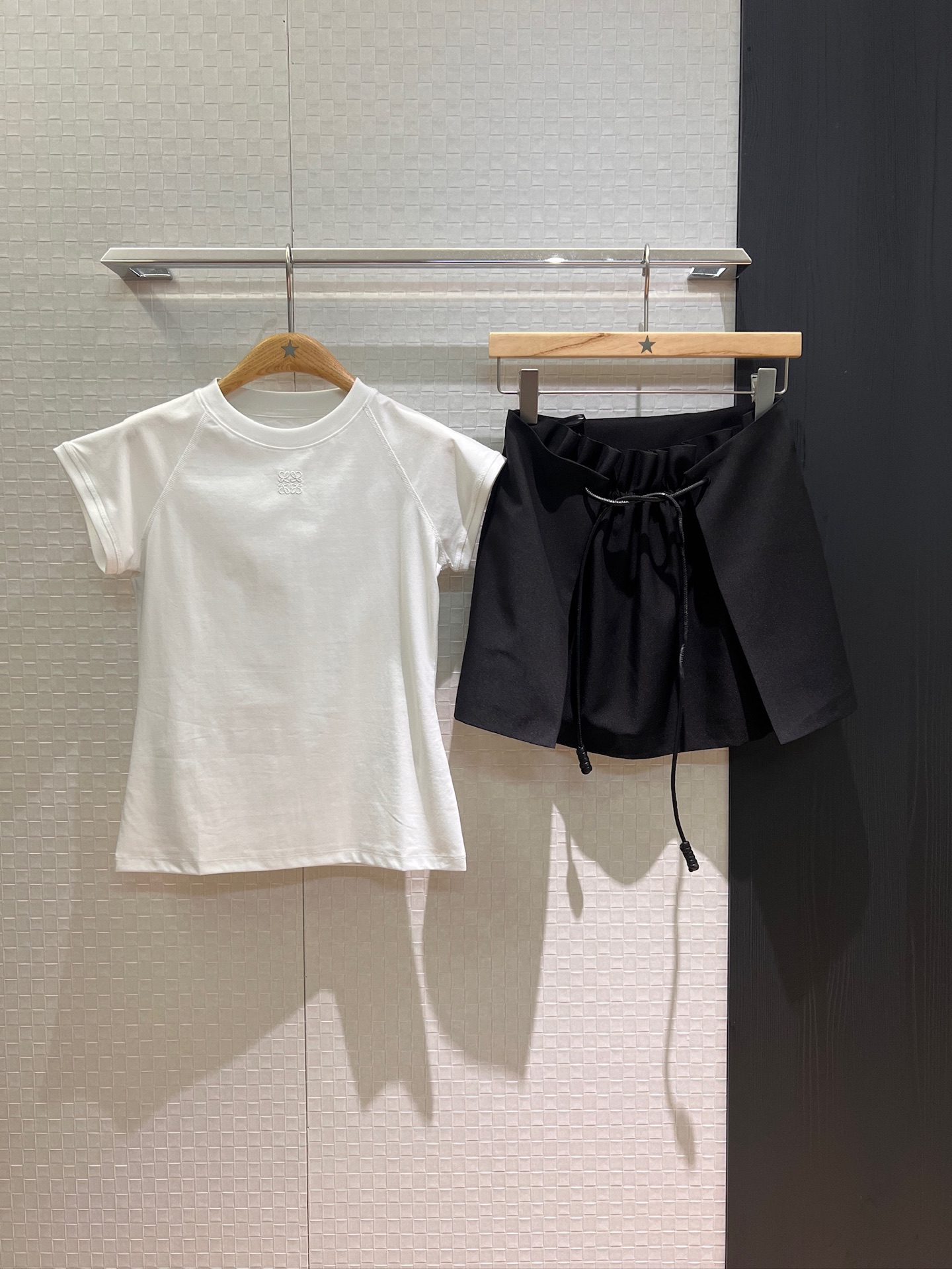 NO:433068,The same style of the new Jin Jing, the flower bud waist lace decoration A-line skirt is pretty and age-reducing. Cute and versatile casual must-have. The same series of tops T-shirts. Black khaki SML, skirts, tees, t-shirt, alexander wang19860909新款金婧同款 花苞腰系带装饰A字半裙俏力减龄 可爱百搭休闲必备 可同系列上衣T恤 黑色卡其 SML,,skirts,tees，t-shirt,alexander wang,Women's clothing