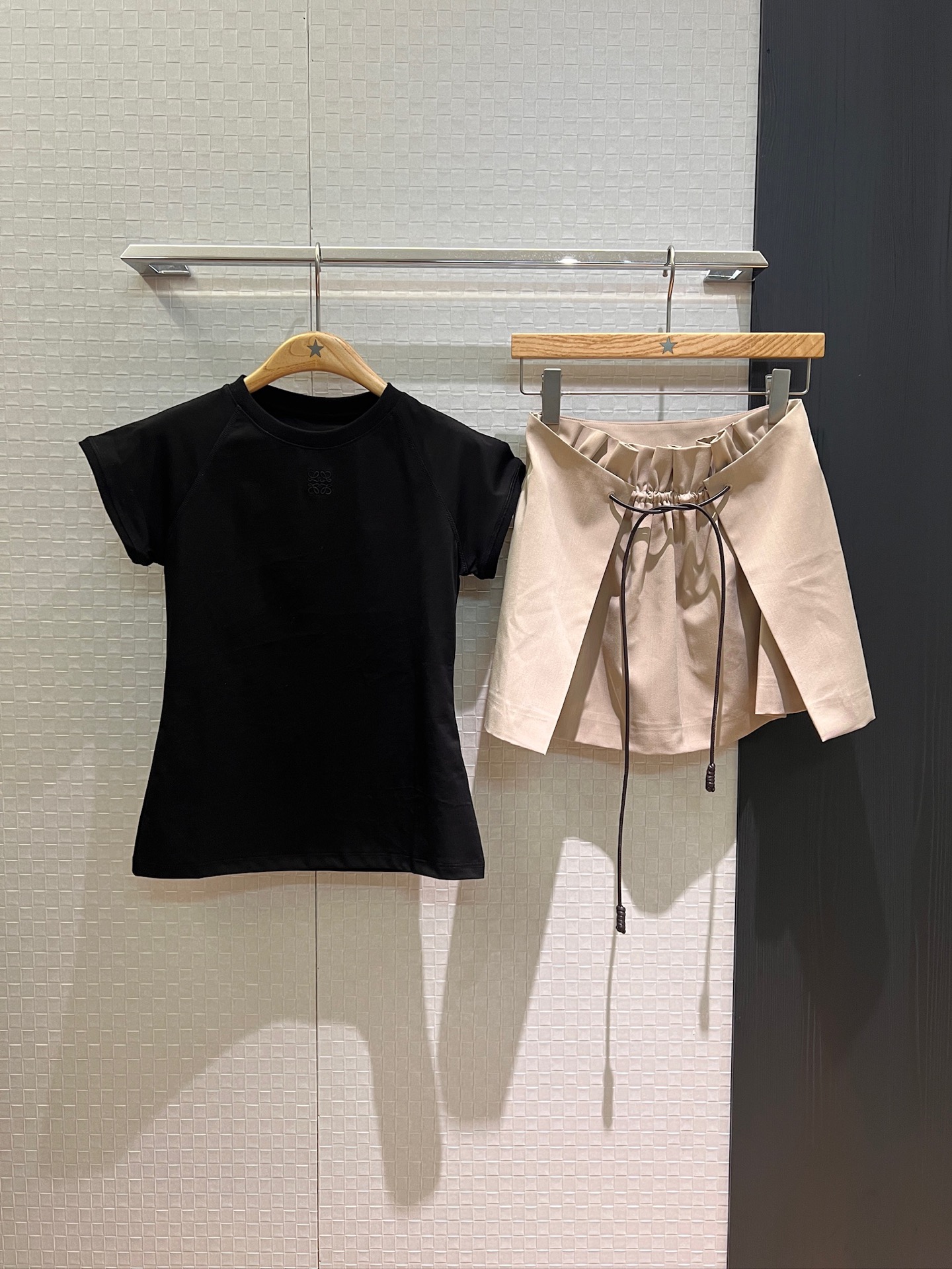 NO:433077,The same style of the new Jin Jing, the flower bud waist lace decoration A-line skirt is pretty and age-reducing. Cute and versatile casual must-have. The same series of tops T-shirts. Black khaki SML, skirts, tees, t-shirt, alexander wang19860909新款金婧同款 花苞腰系带装饰A字半裙俏力减龄 可爱百搭休闲必备 可同系列上衣T恤 黑色卡其 SML,,skirts,tees，t-shirt,alexander wang,Women's clothing