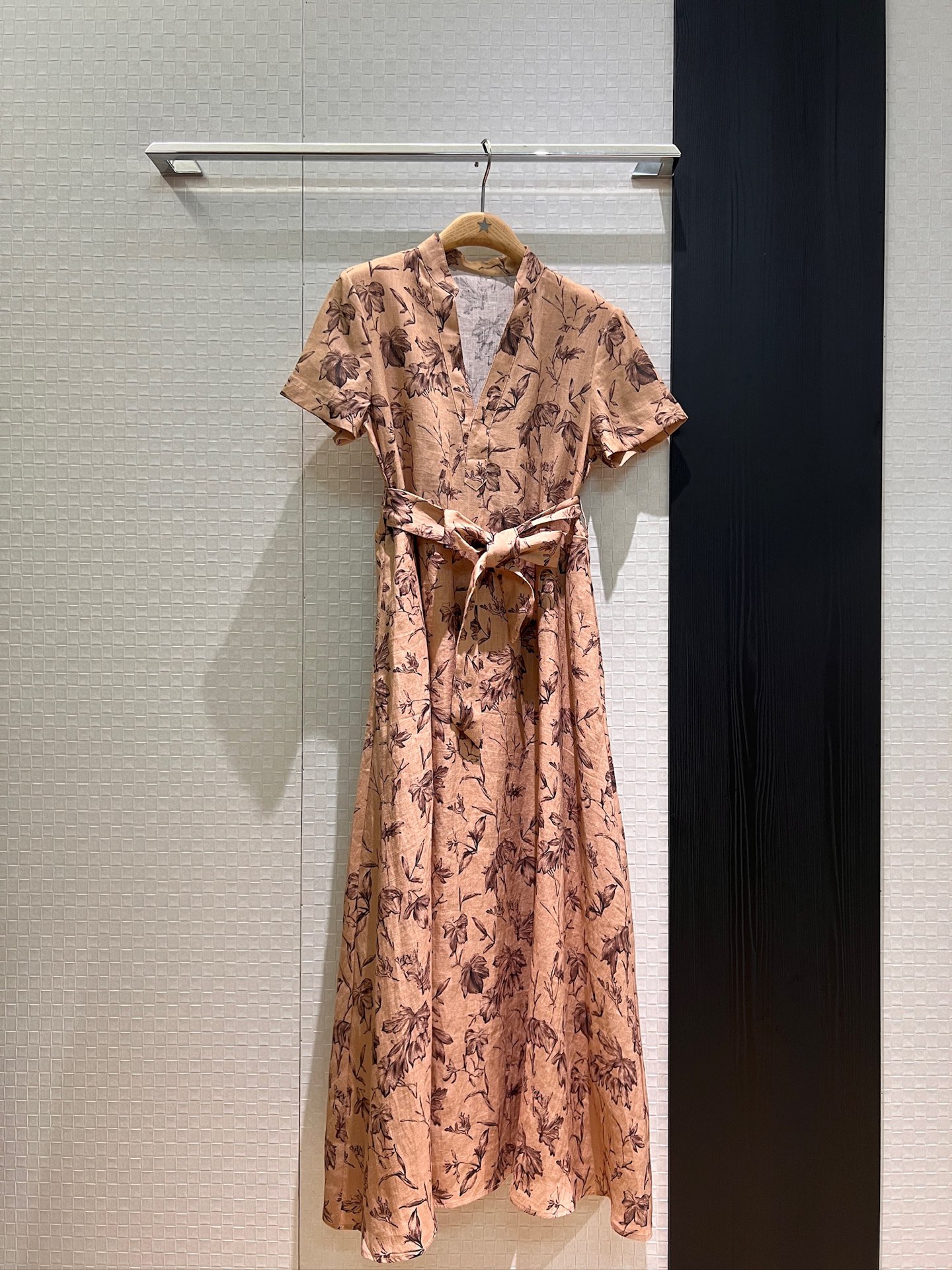 NO:433101,New retro printed V-neck linen dress with long skirt belt waist with pockets on both sides Elegant temperament SML, skirts, alexander wang19860909新款复古印花V领亚麻连衣裙 长裙系腰带收腰两侧有口袋 优雅气质 SML,,skirts,alexander wang,Women's clothing