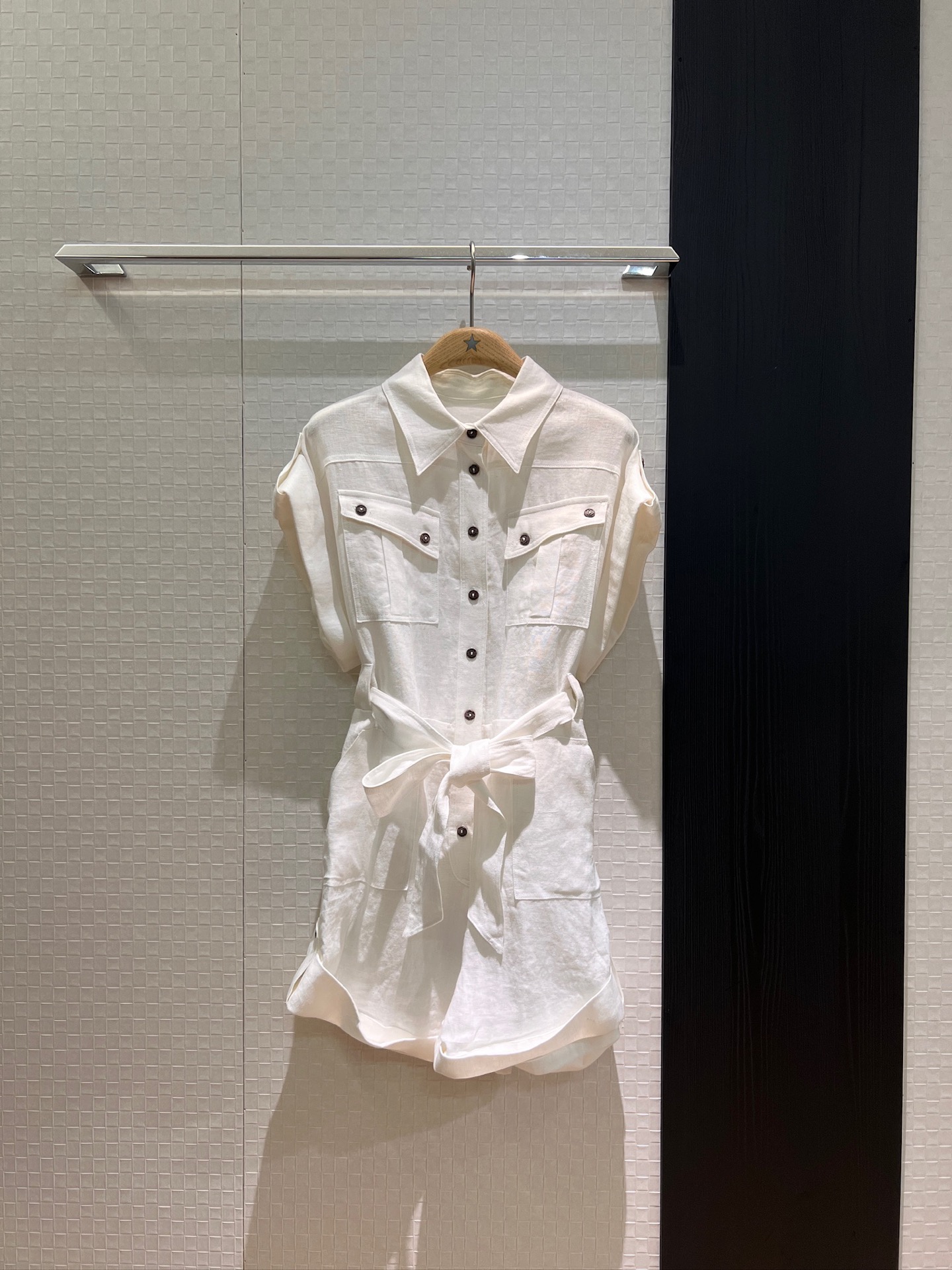 NO:433108,New white lapel eaves crimp sleeves linen jumpsuit casual workwear belt decoration wide-leg crimp trousers fashionable age-reducing SML, alexander wang19860909新款白色翻领肩章卷边袖 亚麻连体裤 休闲工装风系腰带装饰 阔腿卷边裤脚时尚减龄 SML,,alexander wang,Women's clothing