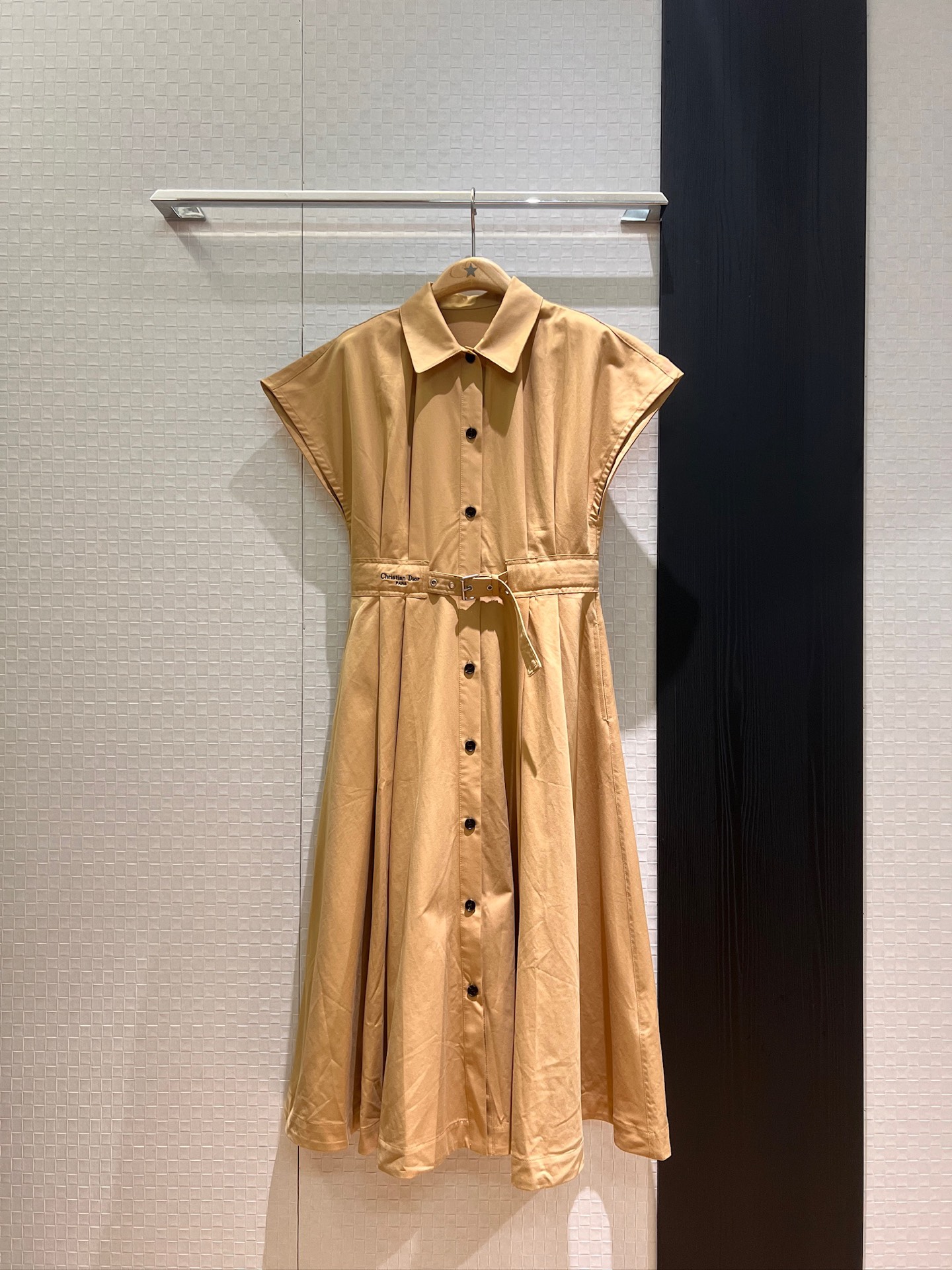 NO:433114,New lapel and shoulder-fall dress, long skirt, embroidered CD letter logo, pleated belt waist design, loose and age-reducing pockets on both sides SML, skirts, alexander wang19860909新款翻领落肩连衣裙 长裙 刺绣CD字母logo褶皱系腰带收腰设计 宽松减龄两侧有口袋 SML,,skirts,alexander wang,Women's clothing