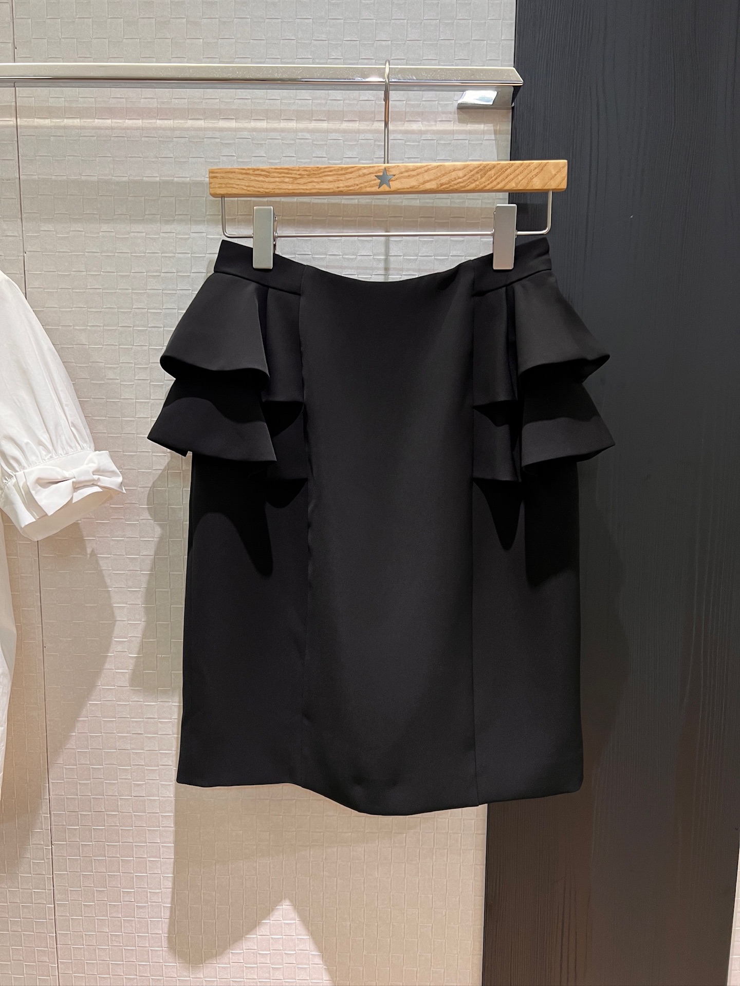NO:433684,New ruffled splicing decorative hip skirt elegant commuting, temperament and versatile matching shirts in the same series SML, skirts, alexander wang19860909新款荷叶边拼接装饰包臀半裙优雅通勤 气质百搭搭同系列衬衣 SML,,skirts,alexander wang,Women's clothing
