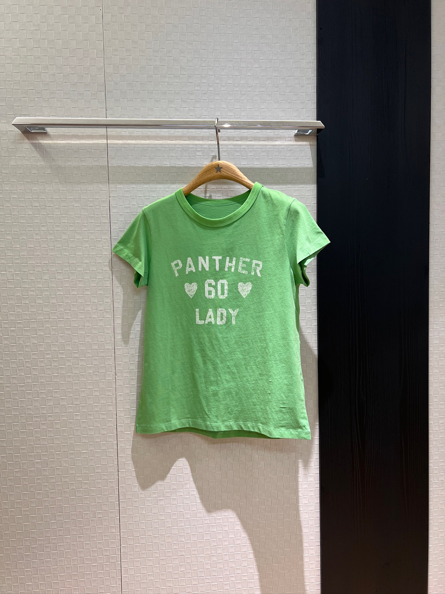 NO:433679,New Chen Duling, Song Yanfei same style, old printed front shoulder T-shirt with patch embroidery logo, slim and age-reducing versatile green blue orange red SML, tees, t-shirt, alexander wang19860909新款陈都灵 宋妍霏同款 做旧印花正肩T恤背后贴布刺绣logo 修身显瘦减龄百搭 绿色蓝色橘红 SML,,tees，t-shirt,alexander wang,Women's clothing