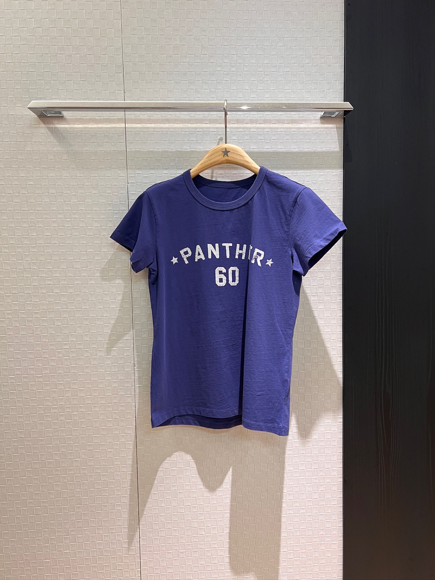 NO:433685,New Chen Duling, Song Yanfei same style, old printed front shoulder T-shirt with patch embroidery logo, slim and age-reducing versatile green blue orange red SML, tees, t-shirt, alexander wang19860909新款陈都灵 宋妍霏同款 做旧印花正肩T恤背后贴布刺绣logo 修身显瘦减龄百搭 绿色蓝色橘红 SML,,tees，t-shirt,alexander wang,Women's clothing