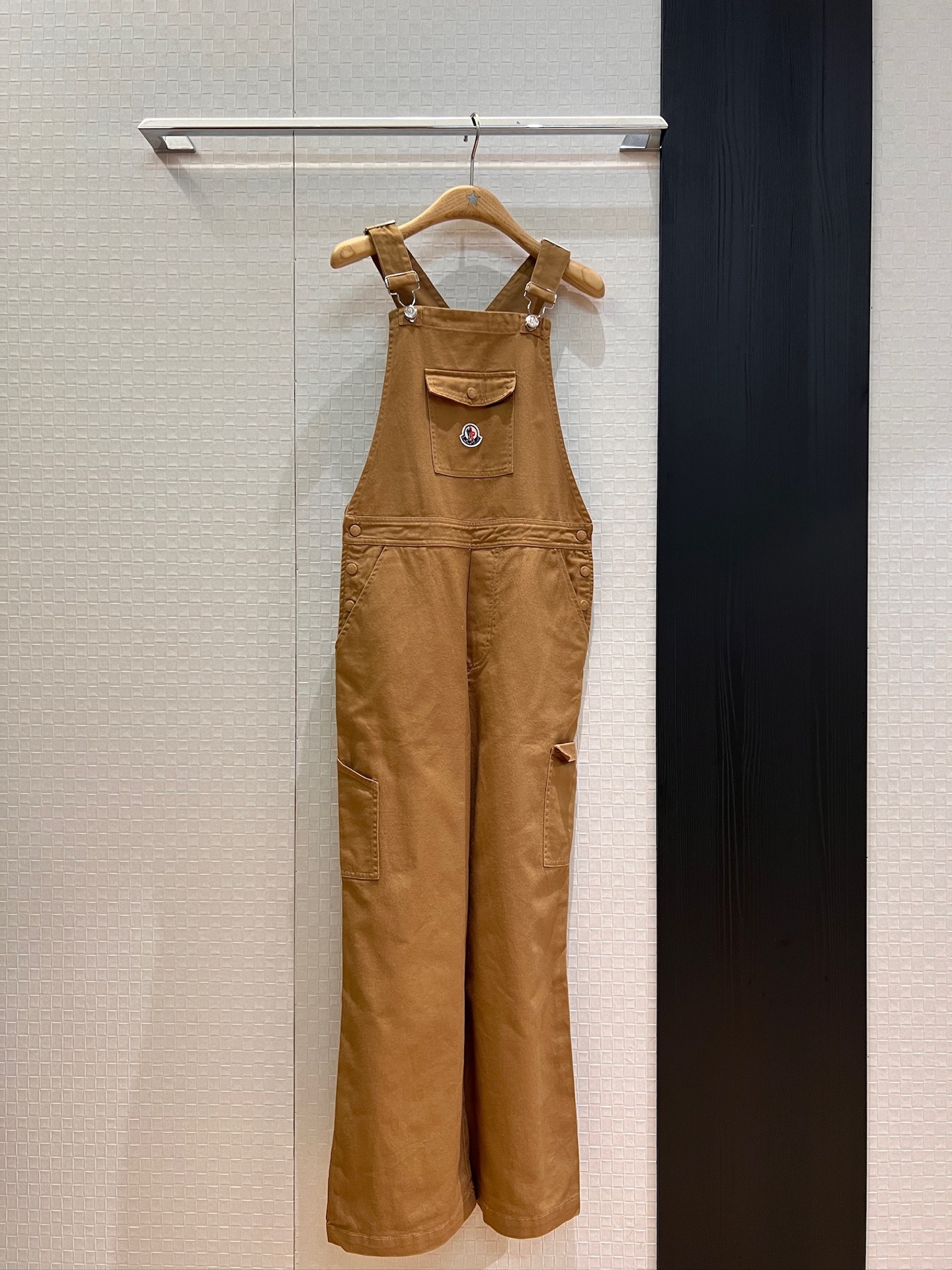NO:434130,New style is coming to the masked logo decorative strap trousers wide-leg pants work style, a young artifact, a must-have casual and versatile Khaki white SML, Moncler, alexander wang19860909新款来袭蒙口徽标装饰背带长裤阔腿裤工装风 装嫩神器 减龄必备休闲百搭 卡其白色 SML,,Moncler,alexander wang,Women's clothing