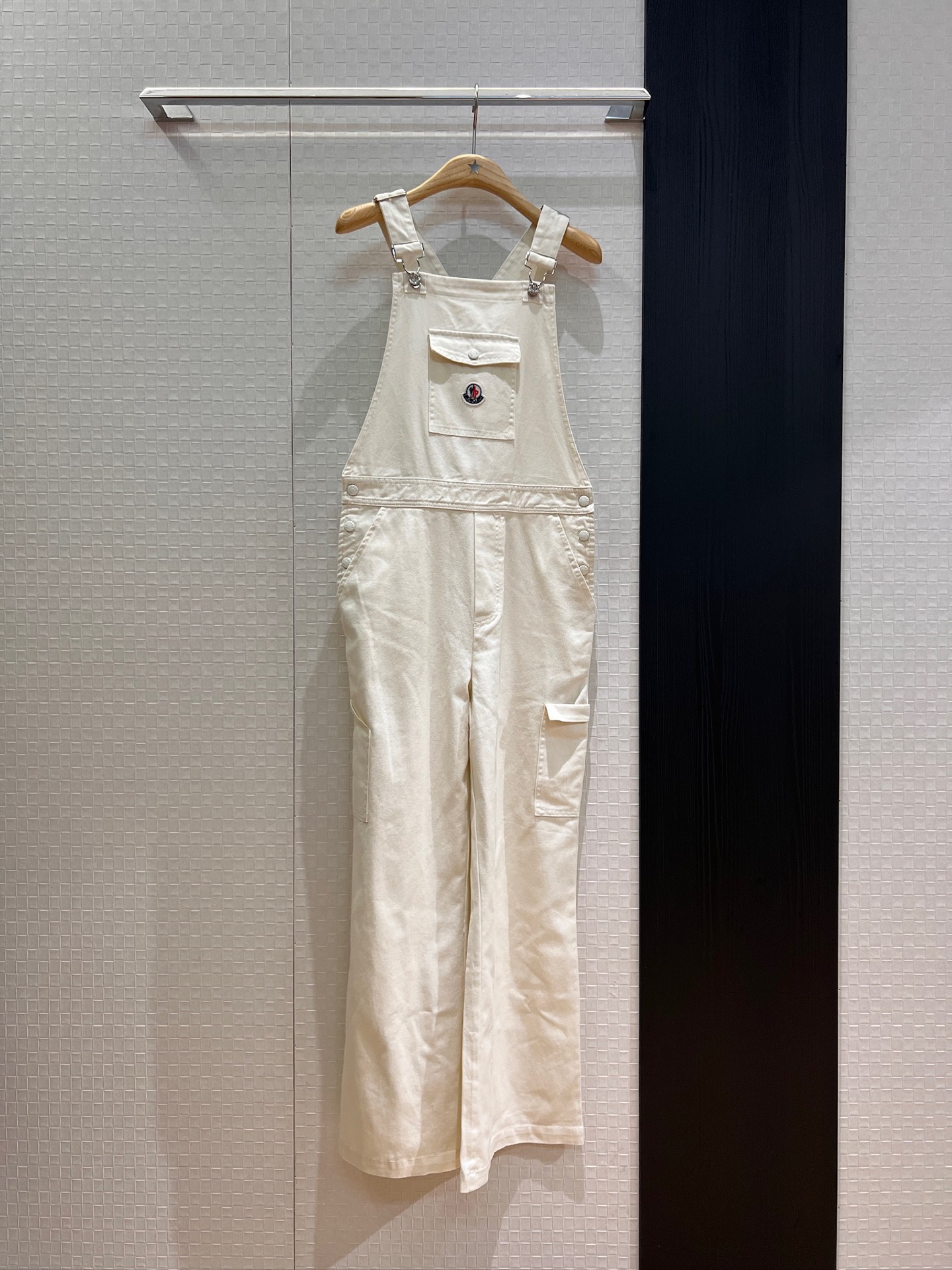 NO:434136,New style is coming to the masked logo decorative strap trousers wide-leg pants work style, a young artifact, a must-have casual and versatile Khaki white SML, Moncler, alexander wang19860909新款来袭蒙口徽标装饰背带长裤阔腿裤工装风 装嫩神器 减龄必备休闲百搭 卡其白色 SML,,Moncler,alexander wang,Women's clothing