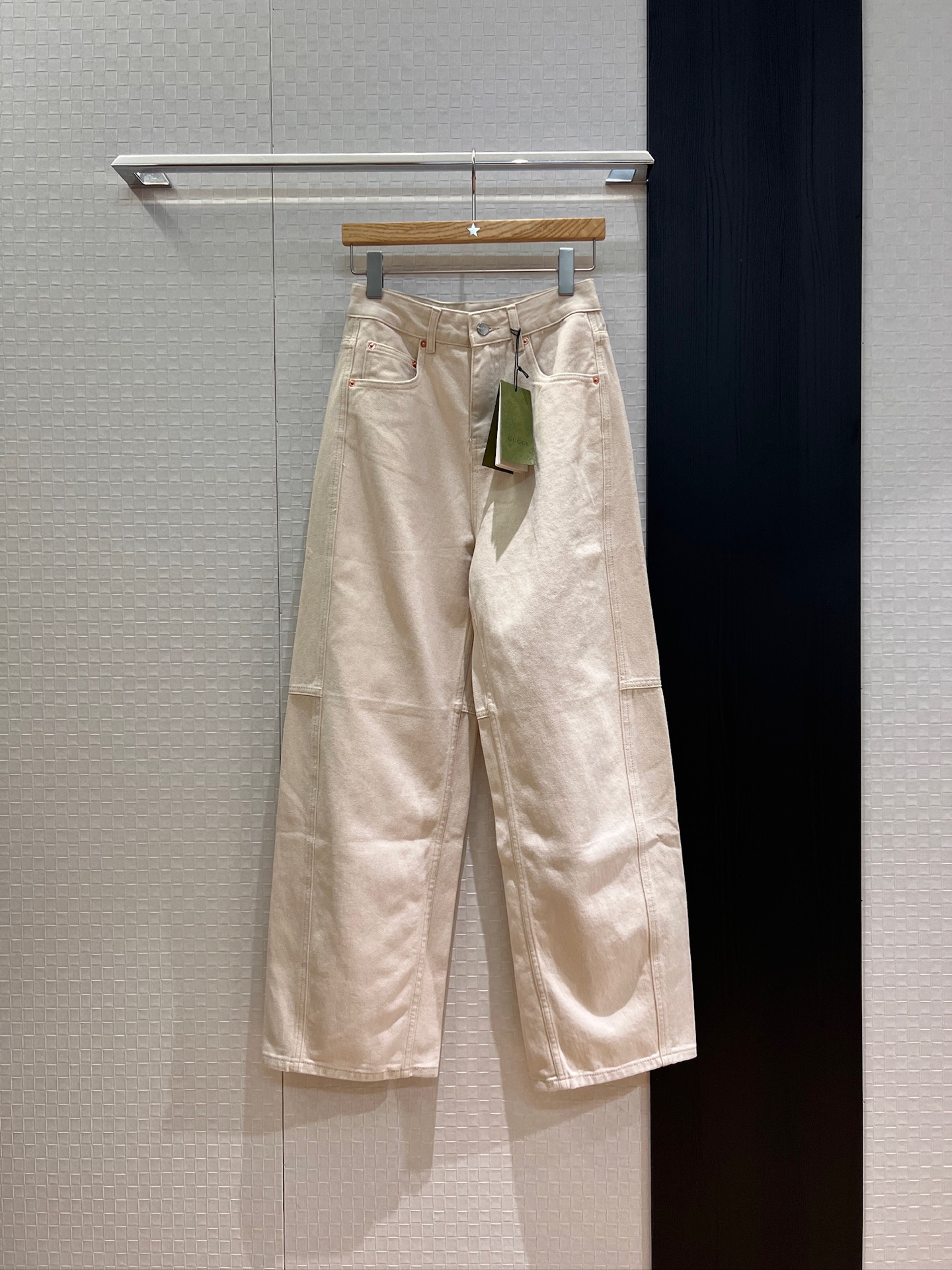 NO:434511,New catwalk style red logo leather logo decoration spliced ​​design straight wide-leg jeans loose and casual cool and versatile SML, jeans, alexander wang19860909新款走秀款 红色logo皮标装饰 拼接设计直筒阔腿牛仔裤宽松休闲 酷酷百搭SML,,jeans,alexander wang,Women's clothing