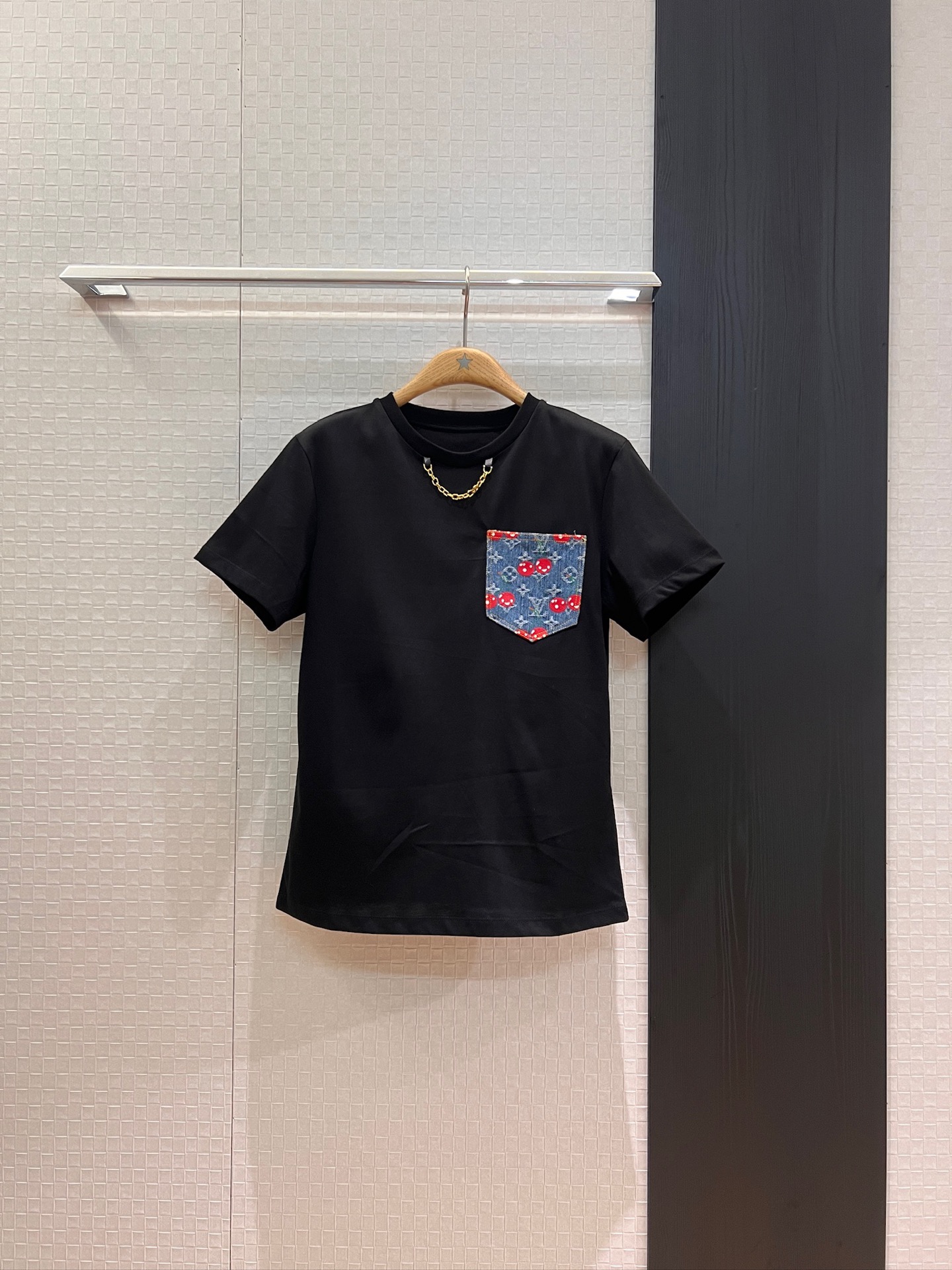 NO:434515,New style cherry denim pocket chain t-shirt casual and fashionable simple and versatile SML, tees, t-shirt, alexander wang19860909新款拼樱桃牛仔口袋链条t恤休闲时尚 简单百搭SML,,tees，t-shirt,alexander wang,Women's clothing