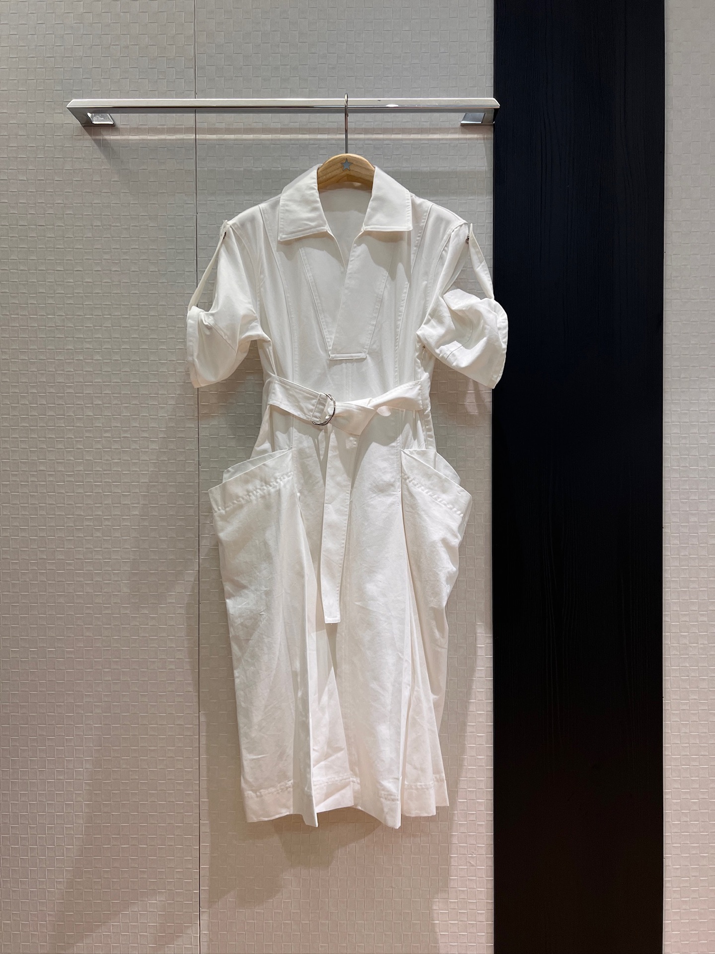 NO:434520,New style BV lapel V-neck large pocket decorative dress with wide-edged cuffs and belt waist slimming. The skirt hem is simple and casual. Blue and white SML, bottega veneta, skirts, alexander wang19860909新款来袭BV翻领V领大口袋装饰连衣裙 袖口宽边系带设计搭配腰带收腰显瘦 裙摆压褶简约休闲 蓝色白色 SML,,bottega veneta,skirts,alexander wang,Women's clothing