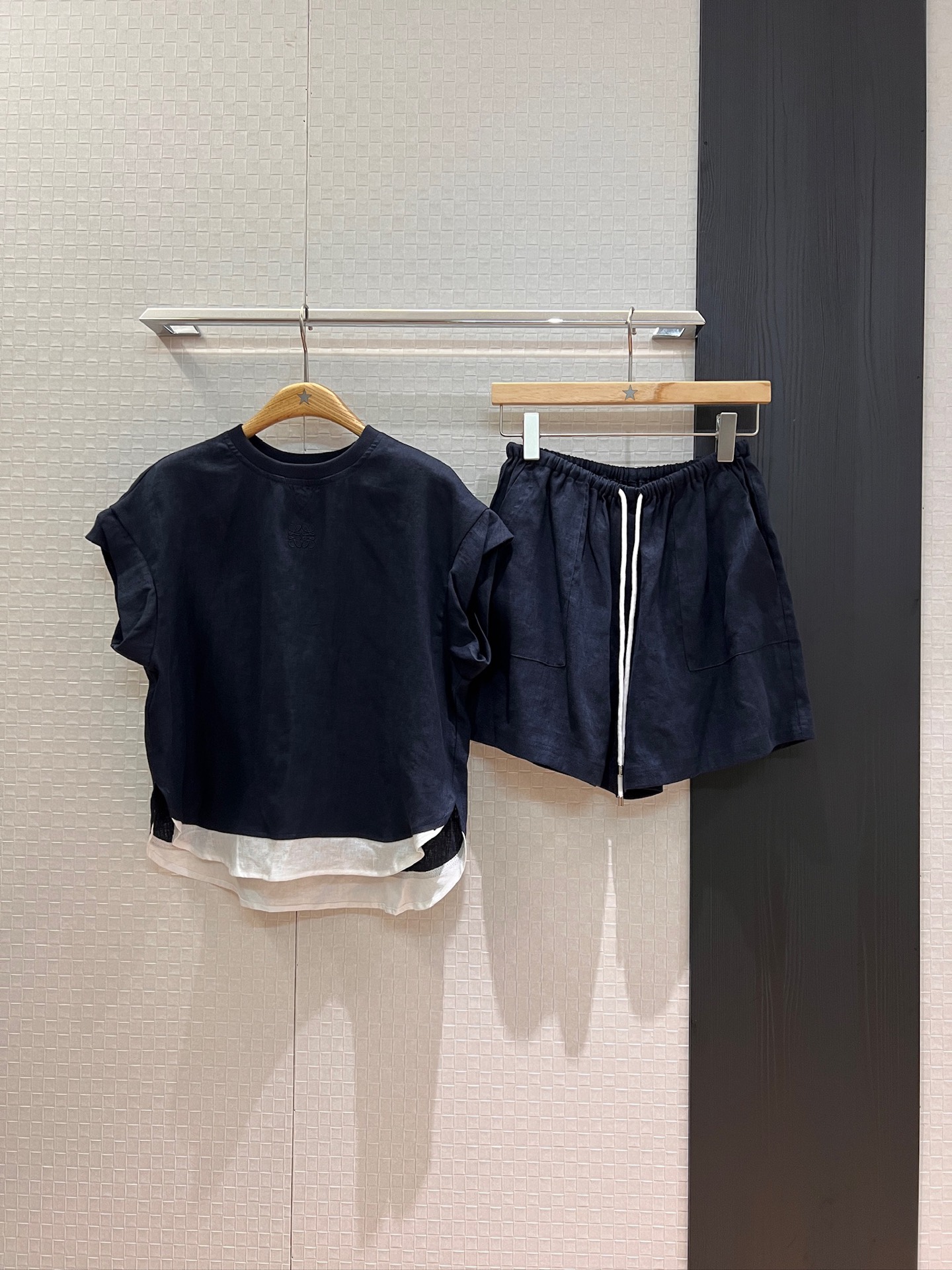 NO:434524,New chest embroidery logo color-blocking linen set color-blocking fake two pieces of hem old money style lazy loose casual elastic waist shorts slimming and reducing age SML, shorts, alexander wang19860909新款胸前刺绣logo拼色亚麻套装下摆拼色假两件 老钱风慵懒 宽松休闲松紧腰短裤 显瘦减龄 SML,,shorts,alexander wang,Women's clothing