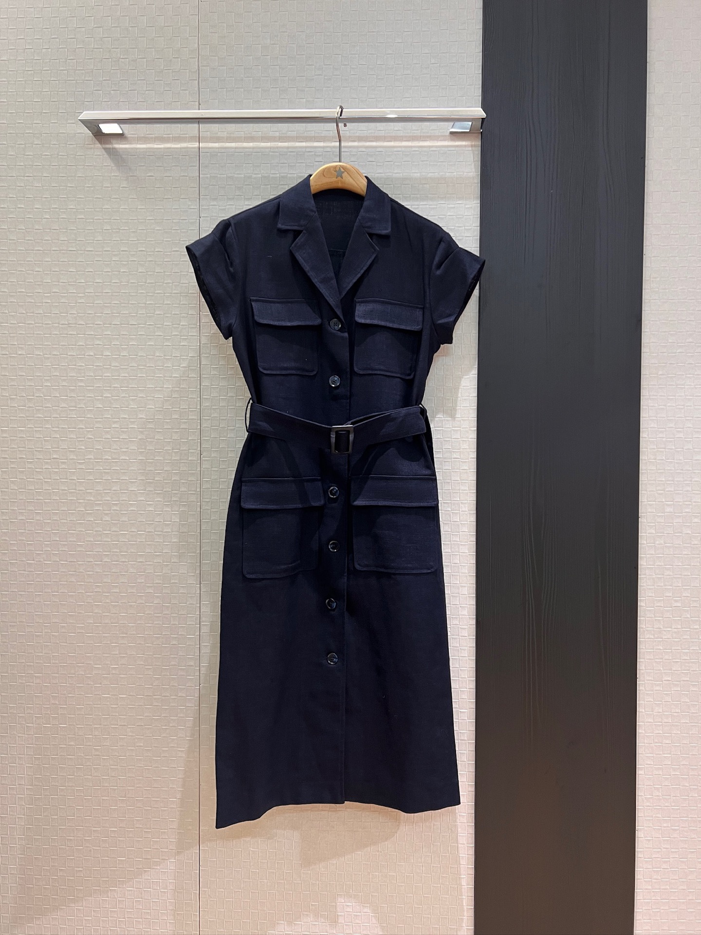 NO:434966,New work style suit collar linen-breasted dress with belt waistband decorative flip pocket decoration temperament commuting fashion age-reducing dark blue apricot SML, skirts, business suit, alexander wang19860909新款工装风 西装领亚麻排扣连衣裙系腰带收腰装饰翻盖口袋装饰 气质通勤 时尚减龄 深蓝杏色 SML,,skirts,business suit,alexander wang,Women's clothing