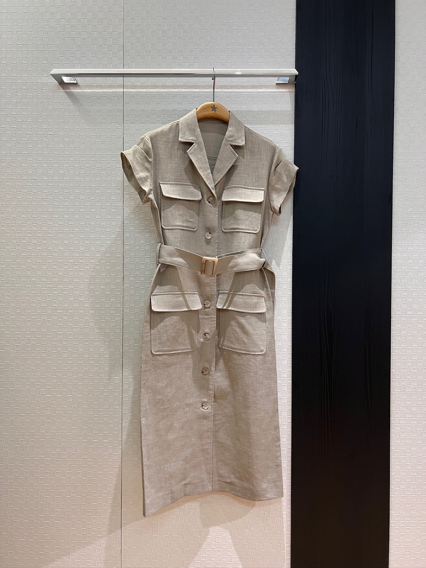 NO:434972,New work style suit collar linen-breasted dress with belt waistband decorative flip pocket decoration temperament commuting fashion age-reducing dark blue apricot SML, skirts, business suit, alexander wang19860909新款工装风 西装领亚麻排扣连衣裙系腰带收腰装饰翻盖口袋装饰 气质通勤 时尚减龄 深蓝杏色 SML,,skirts,business suit,alexander wang,Women's clothing