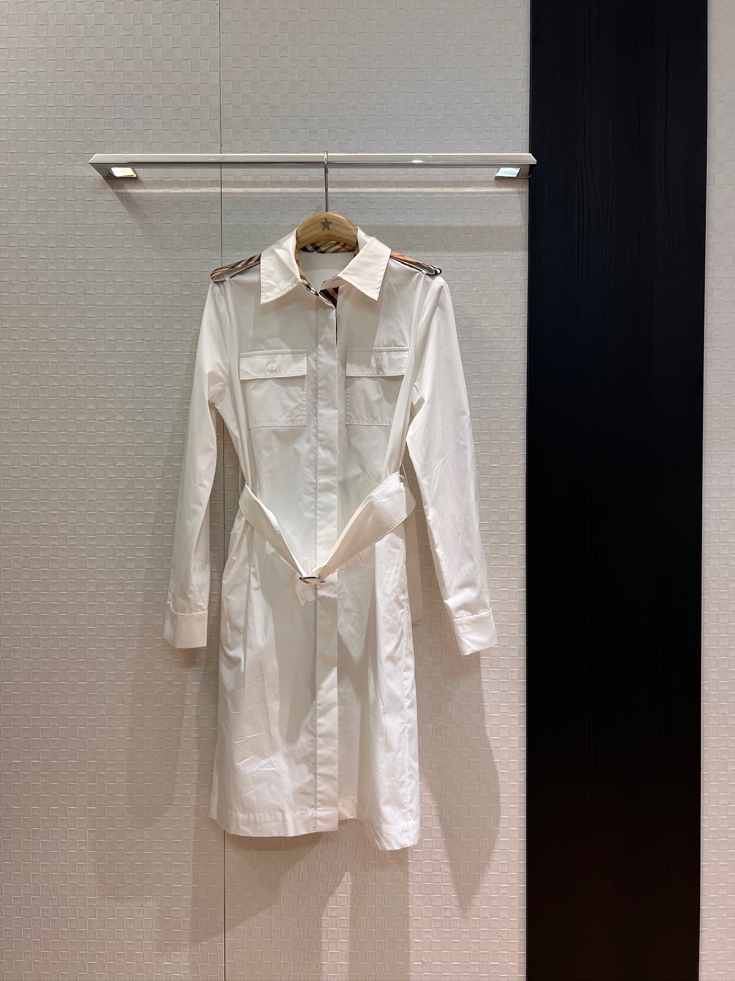 NO:435338,New style of ejection stamp design decoration Classic checked shirt dress with chest pocket decoration Sleeves can be strapped and adjusted, belt tucked waist to make you look slim, fashionable slim commuting temperament Pink and white SML, skirts, alexander wang19860909新款来袭肩章设计装饰 经典格纹拼接衬衣裙连衣裙胸前口袋装饰 袖子可系带调节 系腰带收腰显瘦 时尚修身通勤气质 粉色白色 SML,,skirts,alexander wang,Women's clothing