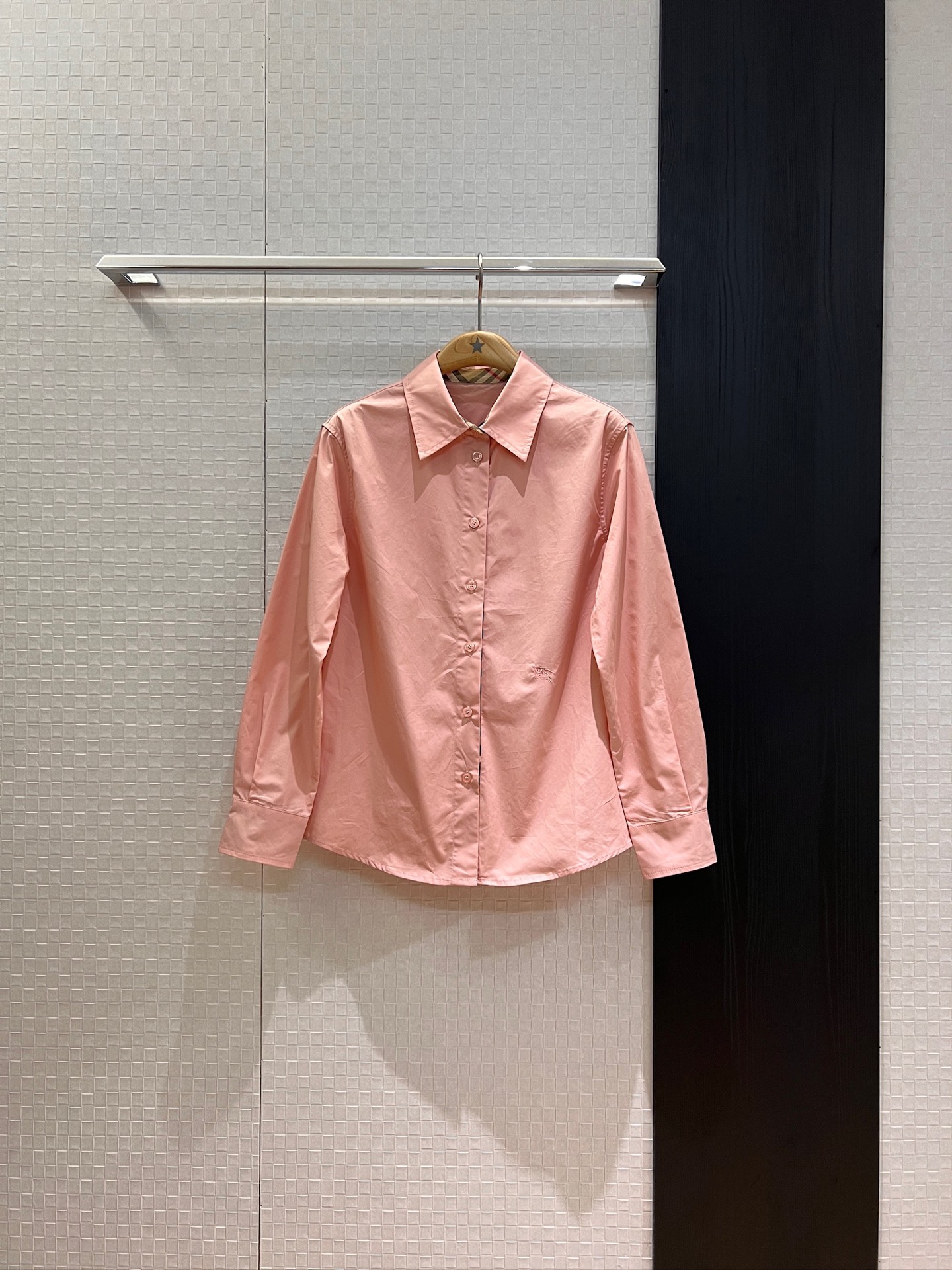 NO:435342,New style is coming to classic plaided shirt hem embroidered war horse logo, fashionable slim commuting temperament, pink and white SML, alexander wang19860909新款来袭经典格纹拼接衬衣下摆刺绣战马logo 时尚修身通勤气质 粉色白色 SML,,alexander wang,Women's clothing