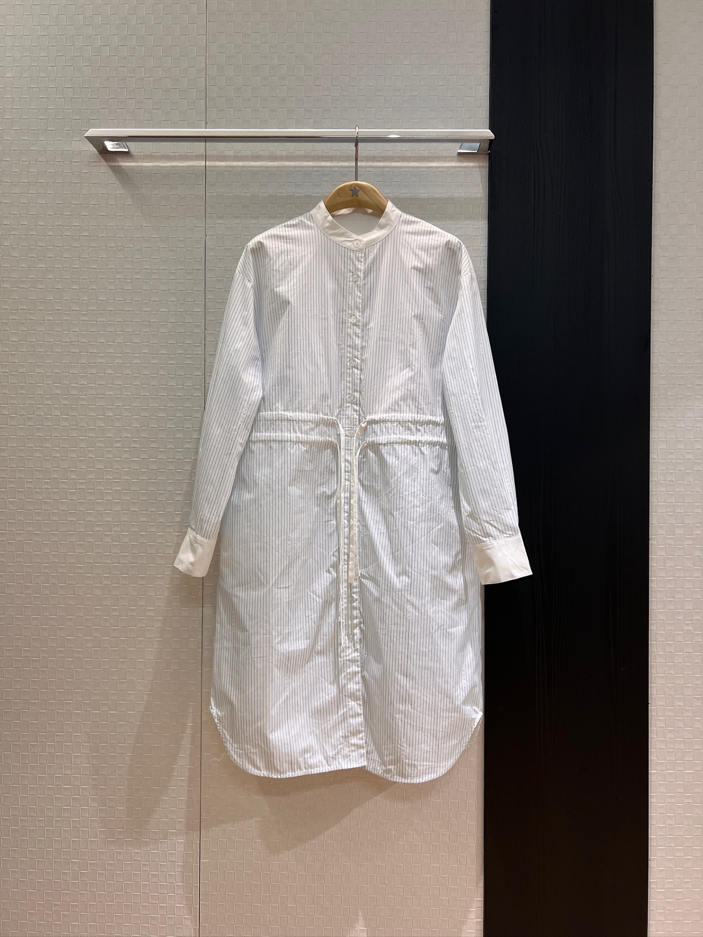 NO:435397,New positioning logo striped round neck shirt dress, dress waist drawstring waist decoration, irregular hem with pockets on both sides, loose and casual, temperament and age-reducing SML, skirts, alexander wang19860909新款定位logo条纹圆领衬衣裙 连衣裙腰围抽绳收腰装饰 不规则下摆两侧有口袋 宽松休闲 气质减龄 SML,,skirts,alexander wang,Women's clothing