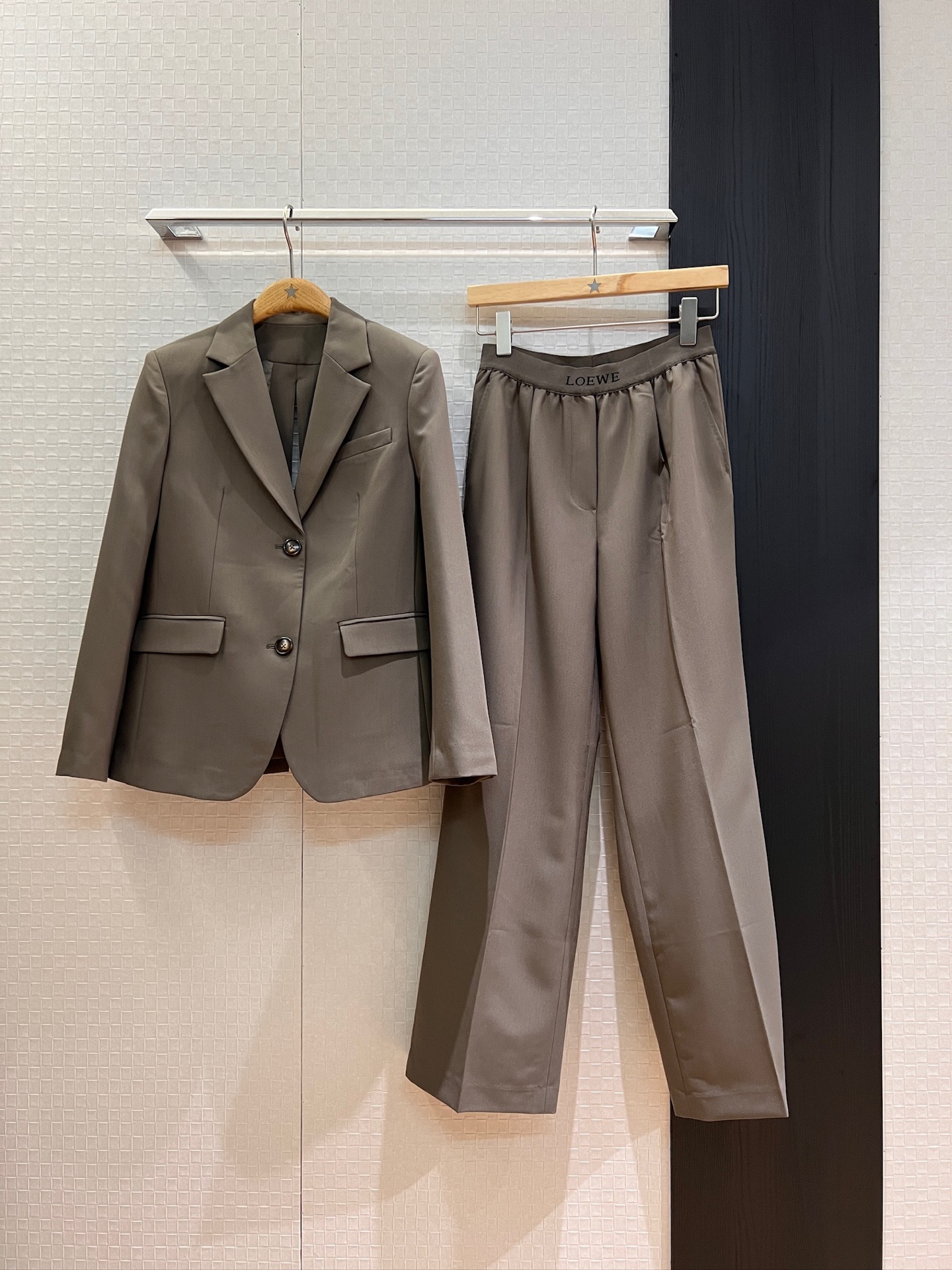 NO:436086,The new style of Li Yunxiao is the same as the hollow slit lace-up behind the back, the minimalist suit jacket is handsome and capable, the commuting cool can be worn with the same style of trousers SML,, jackets & coats, business suit, alexander wang19860909新款李云霄同款 背后镂空开叉系带装饰极简西装外套帅气干练 通勤酷飒可搭同款西裤 SML,,jackets & coats,business suit,alexander wang,Women's clothing