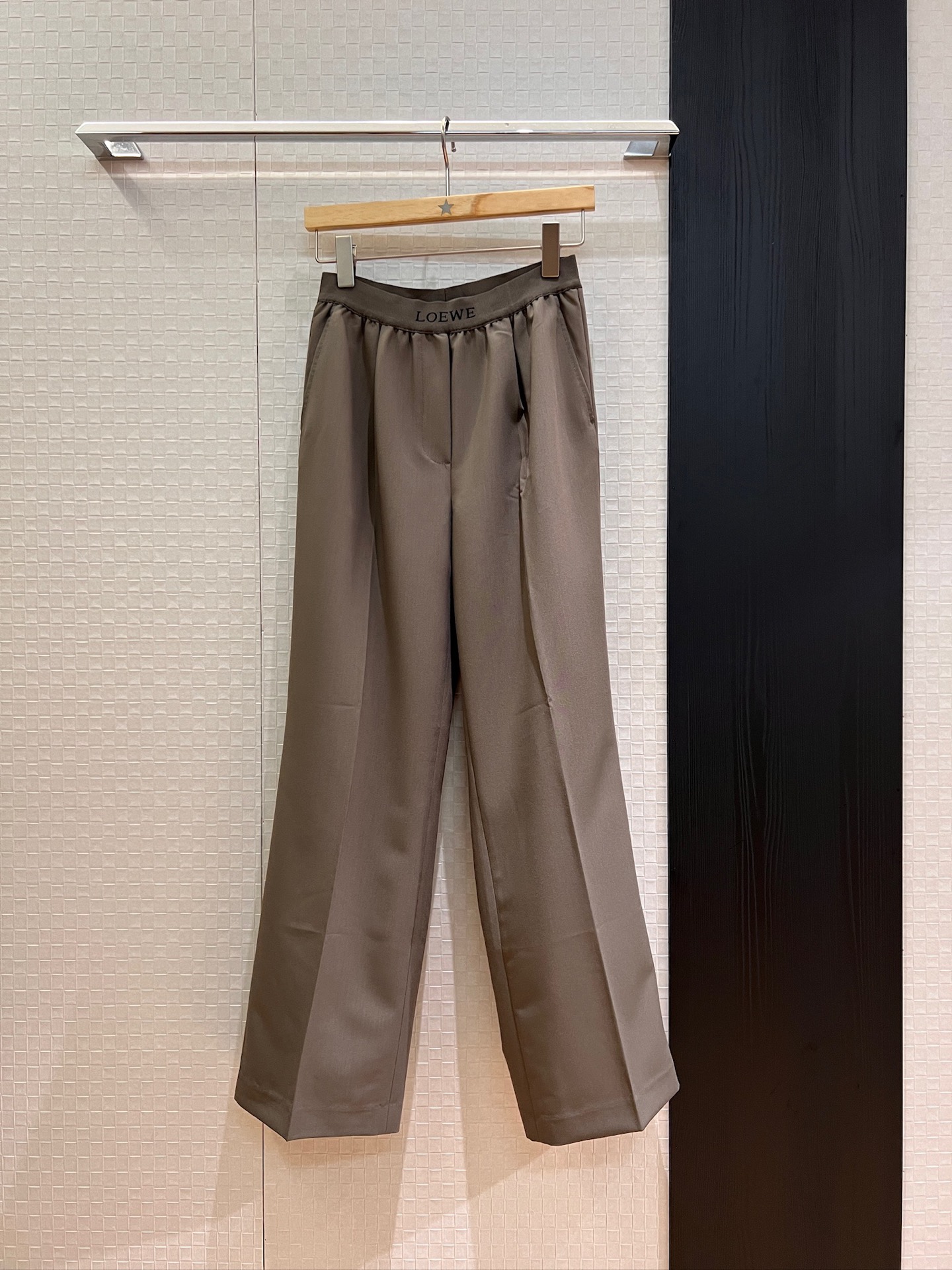 NO:436092,The same style of the new Li Yunxiao, jacquard Loewe belt wide-leg pants, elastic waist casual trousers, simple and versatile, slimming and age-reducing, can be worn with the same suit SML, loewe, business suit, alexander wang19860909新款李云宵同款 提花Loewe腰带阔腿裤 松紧腰休闲西裤简约百搭 显瘦减龄可搭同款西装 SML,,loewe,business suit,alexander wang,Women's clothing