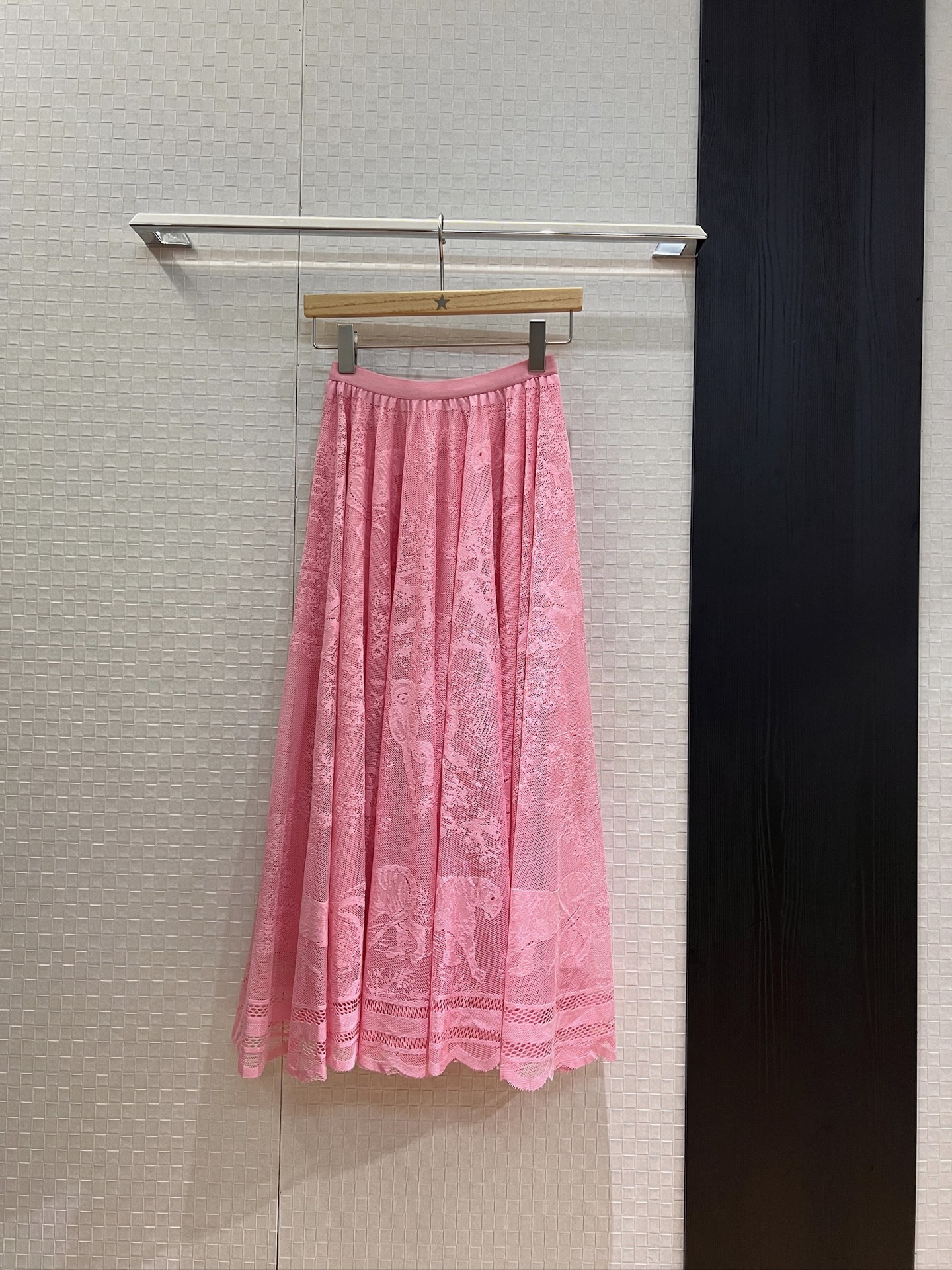 NO:436093,New Juyi Tiger Lace Jacquard Skirt, Vacation style oversized skirt, elegant temperament, age-reducing versatile black pink white SML, skirts, alexander wang19860909新款茹伊老虎蕾丝提花大摆半裙 度假风超大裙摆 气质优雅 减龄百搭黑色粉色白色 SML,,skirts,alexander wang,Women's clothing