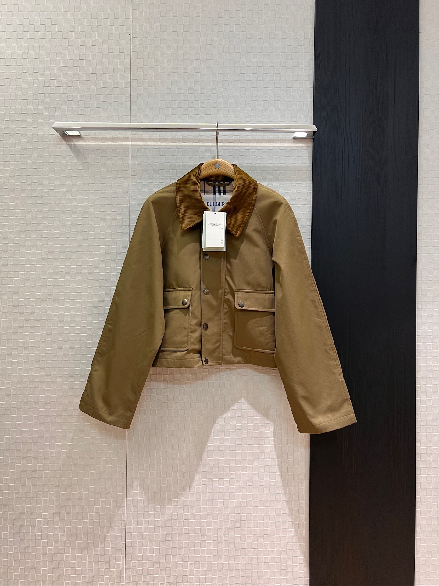 NO:436465,New style of chongbain style contrasting color corduroy collar loose jacket jacket with large work pockets on both sides, mold opening hardware, retro check lining, loose and lazy casual and age-reducing Green khaki S-XL,, jackets & coats, jackets & coats, alexander wang19860909新款冲冲巴恩风 撞色拼灯芯绒领宽松夹克外套两侧工装大口袋 开模五金 复古格纹内衬 宽松慵懒休闲减龄 绿色卡其 S-XL,,jackets & coats,jackets & coats,alexander wang,Women's clothing