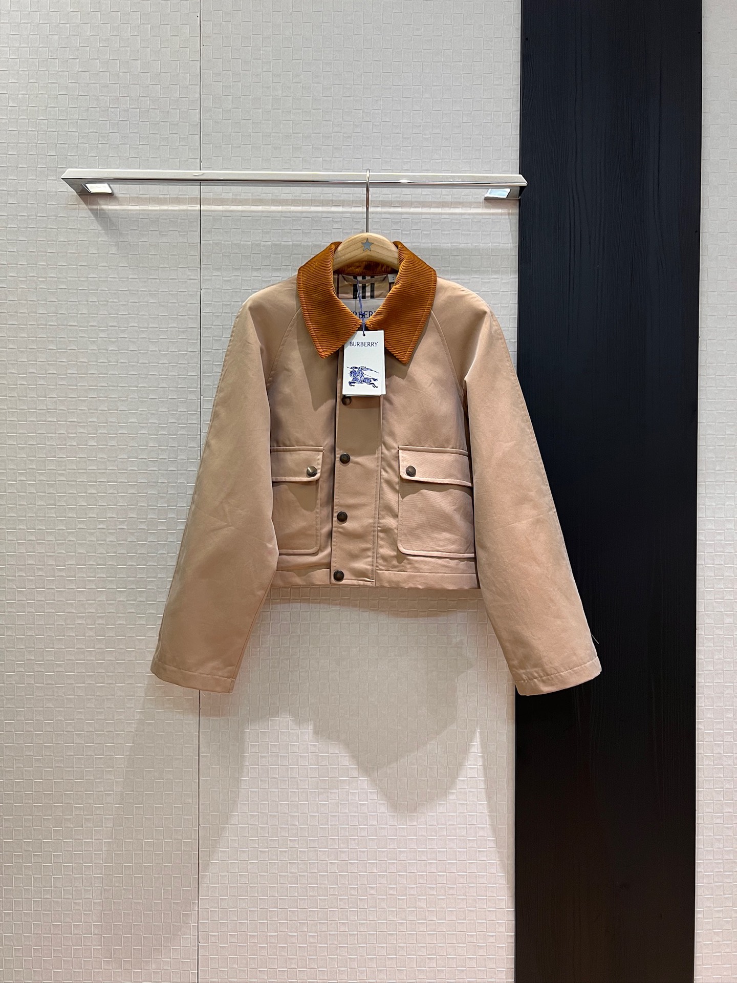 NO:436469,New style of chongbain style contrasting color corduroy collar loose jacket jacket with large work pockets on both sides, mold opening hardware, retro check lining, loose and lazy casual and age-reducing Green khaki S-XL,, jackets & coats, jackets & coats, alexander wang19860909新款冲冲巴恩风 撞色拼灯芯绒领宽松夹克外套两侧工装大口袋 开模五金 复古格纹内衬 宽松慵懒休闲减龄 绿色卡其 S-XL,,jackets & coats,jackets & coats,alexander wang,Women's clothing