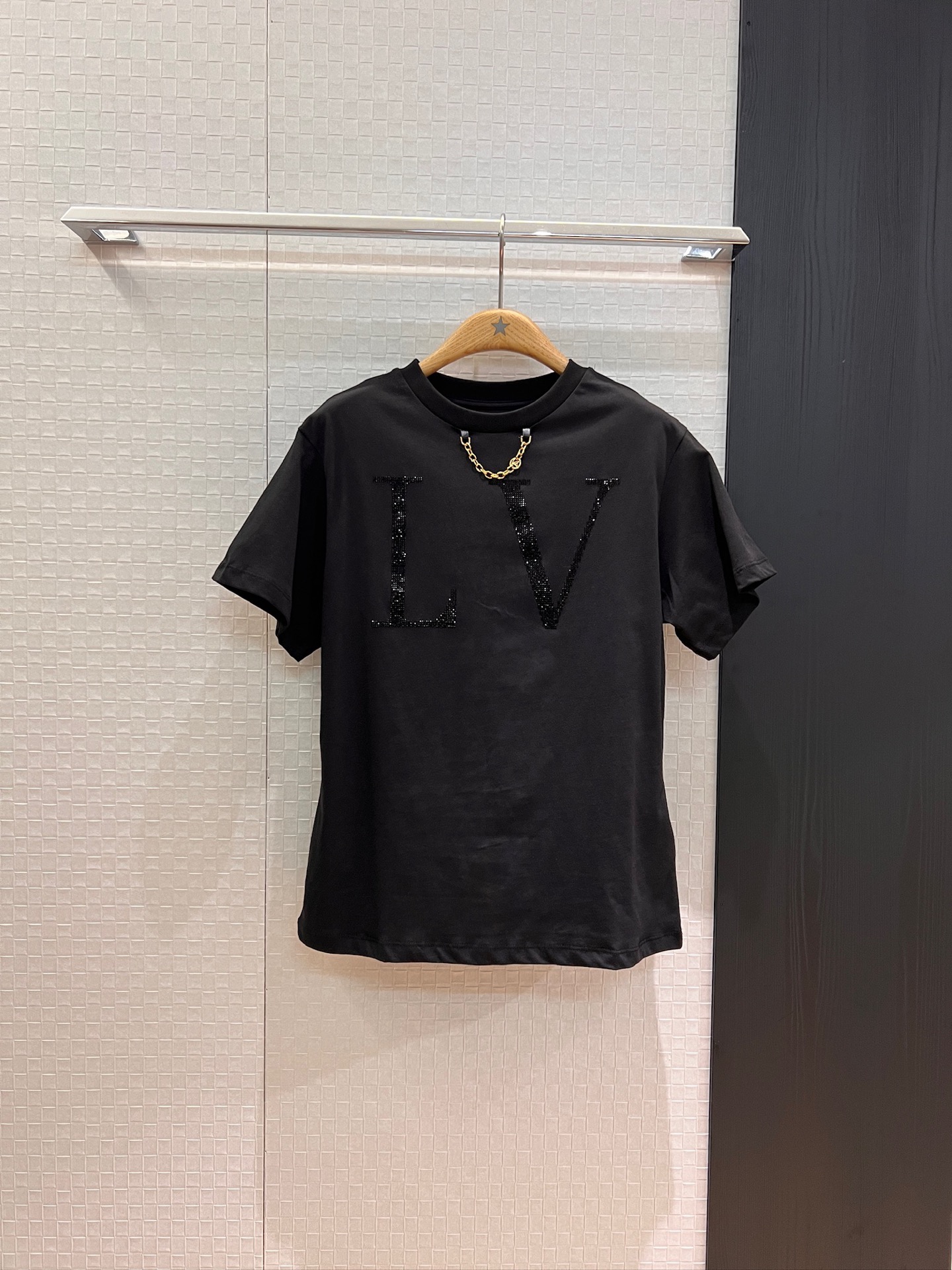 NO:436473,New large logo letters ironing chain decorative T-shirt fashionable and casual black and white SML, tees, t-shirt, alexander wang19860909新款大logo字母烫钻链条装饰T恤时尚休闲 黑色白色 SML,,tees，t-shirt,alexander wang,Women's clothing