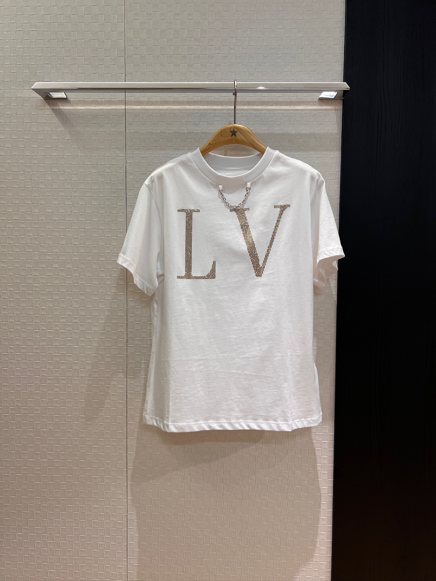 NO:436477,New large logo letters ironing chain decorative T-shirt fashionable and casual black and white SML, tees, t-shirt, alexander wang19860909新款大logo字母烫钻链条装饰T恤时尚休闲 黑色白色 SML,,tees，t-shirt,alexander wang,Women's clothing