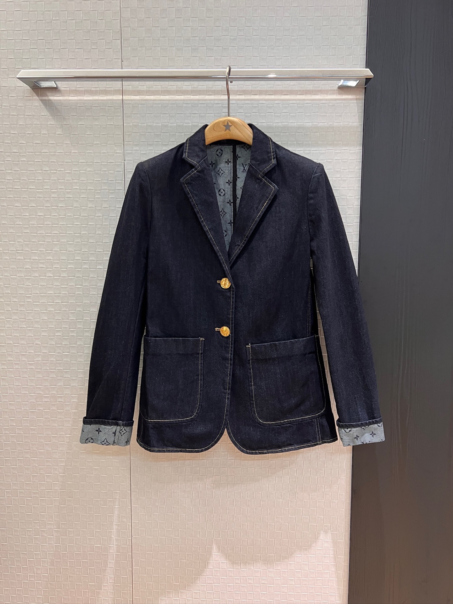 NO:436483,New style recommended Liu Yifei, Zhou Dongyu's same style, presbyterian print, waist-hugging denim suit jacket, pocket decoration on both sides, waist-hugging slim fit, fashionable and casual cuffs, curled edges, essential for age reduction SML,, jackets & coats, business suit, alexander wang19860909新款推荐刘亦菲 周冬雨同款 内里老花印花 收腰牛仔西装外套 两侧口袋装饰收腰修身 时尚休闲袖口卷边固定 减龄必备 SML,,jackets & coats,business suit,alexander wang,Women's clothing