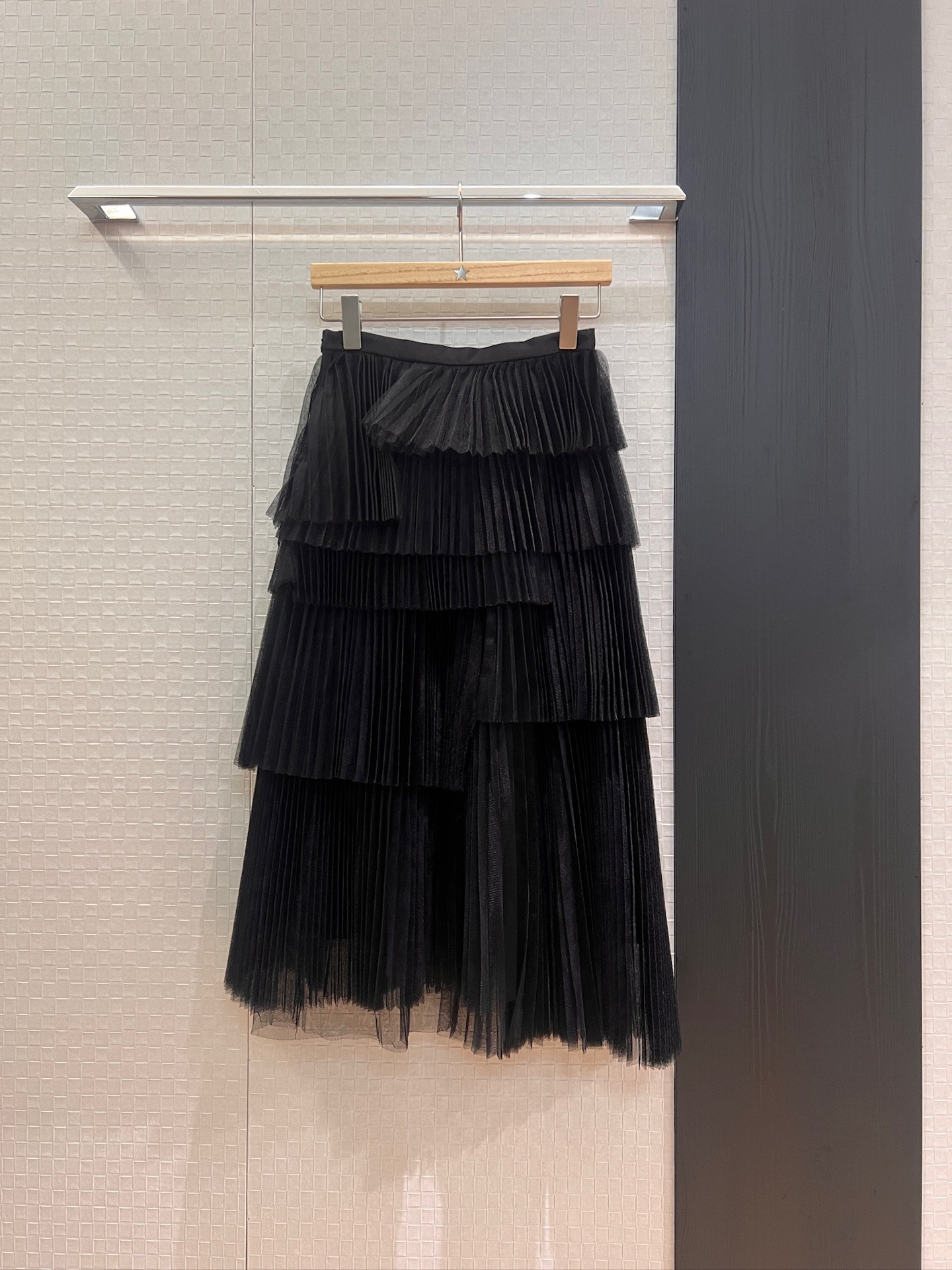 NO:437485,New multi-layer irregular pleated mesh skirt is sweet and cute, temperament is a delicate little princess, a must-have for banquets, black apricot SML, skirts, alexander wang19860909新款多层不规则压褶网纱半裙甜美可爱 气质减龄精致小公主 宴会必备 黑色杏色 SML,,skirts,alexander wang,Women's clothing